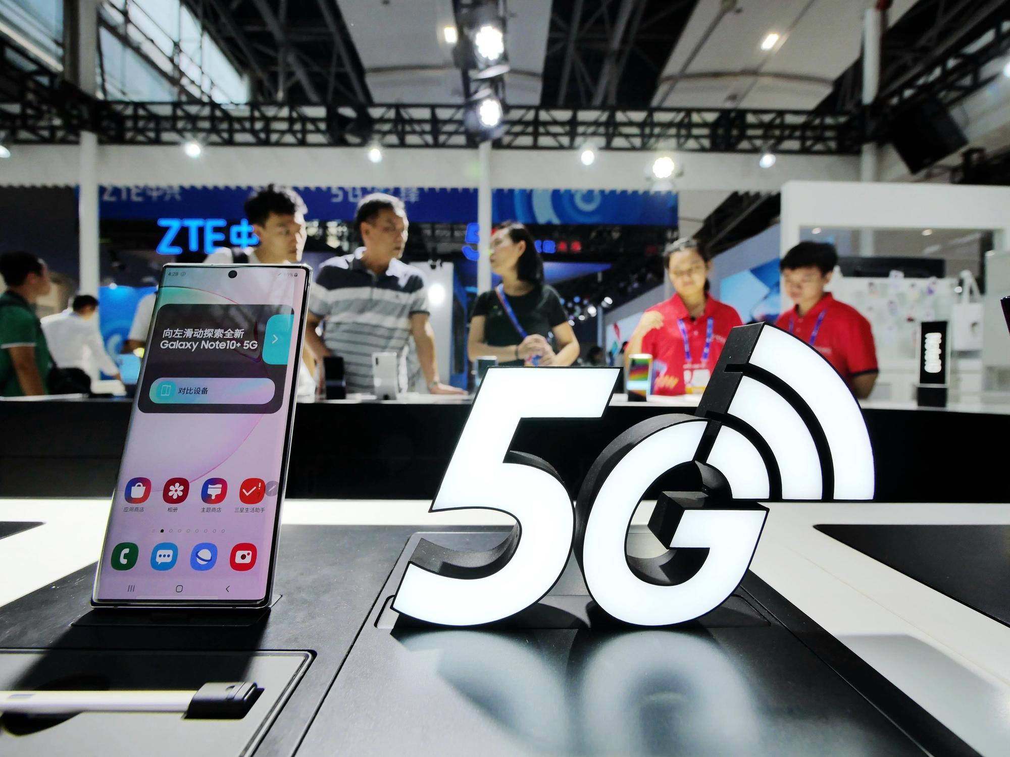 法人預估明年5G手機將有十倍速增長，相關個股將成為市場追逐焦點。（東方IC）