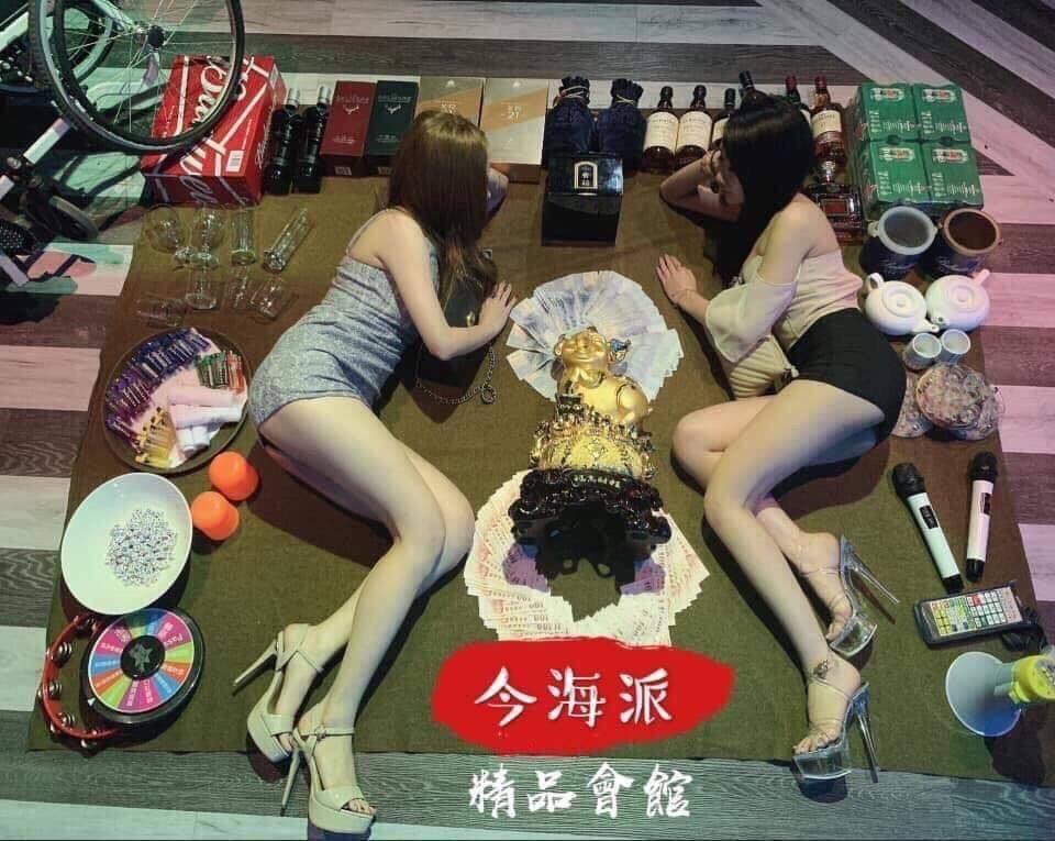 酒店妹火辣開箱竟出現輪椅，讓許多網友相當困惑。（翻攝網路）