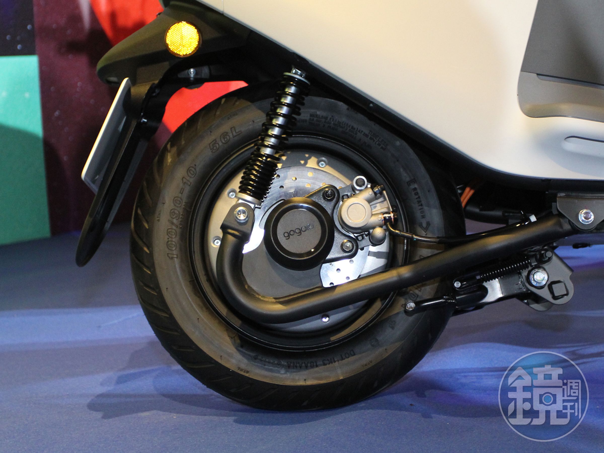 搭載 SBS (Synchronized Braking System) 同步煞車系統，搭配前 / 後碟式煞車，可有效的穩定車身並縮短煞車距離。