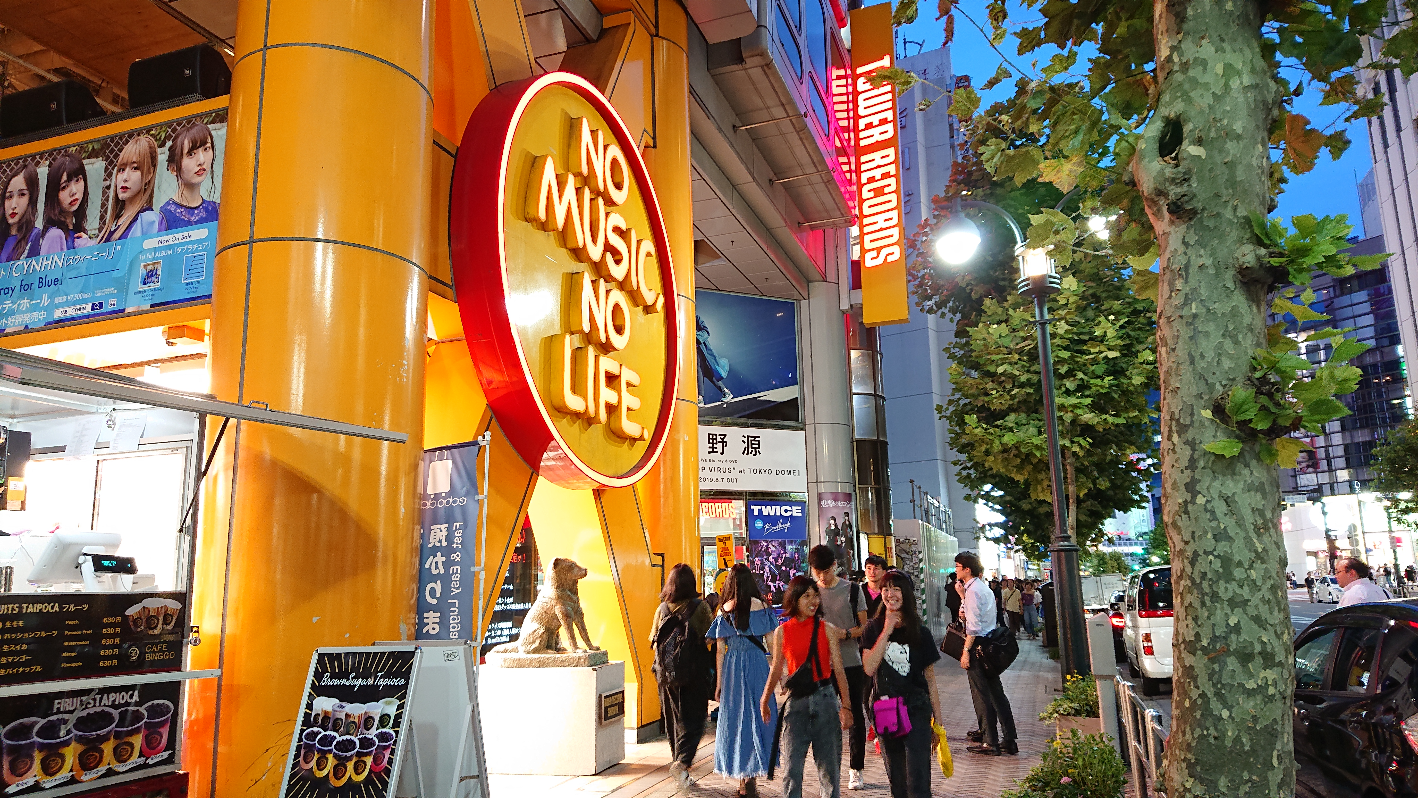 日本淘兒唱片行，一年能辦近8,000場活動，讓樂迷到唱片行不只是買CD，還為他們製造跟同好交流的機會。