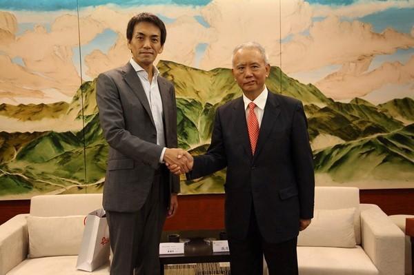 日本樂天集團拜訪味全龍。（翻攝自魏應充官方臉書）