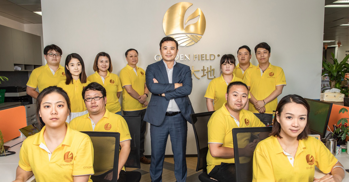 金色大地總經理呂政璋博士(中) 帶領團隊創新經營 屢創佳績,榮獲2019年傑出臺商及兩岸貢獻獎。