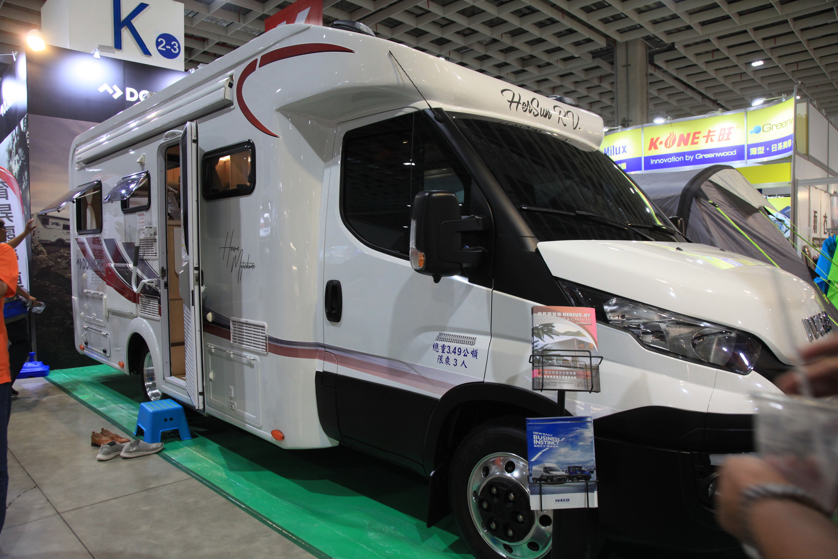 為礁溪老爺酒店等打造露營場地的「賀昇露營車」，現場有實體展示。