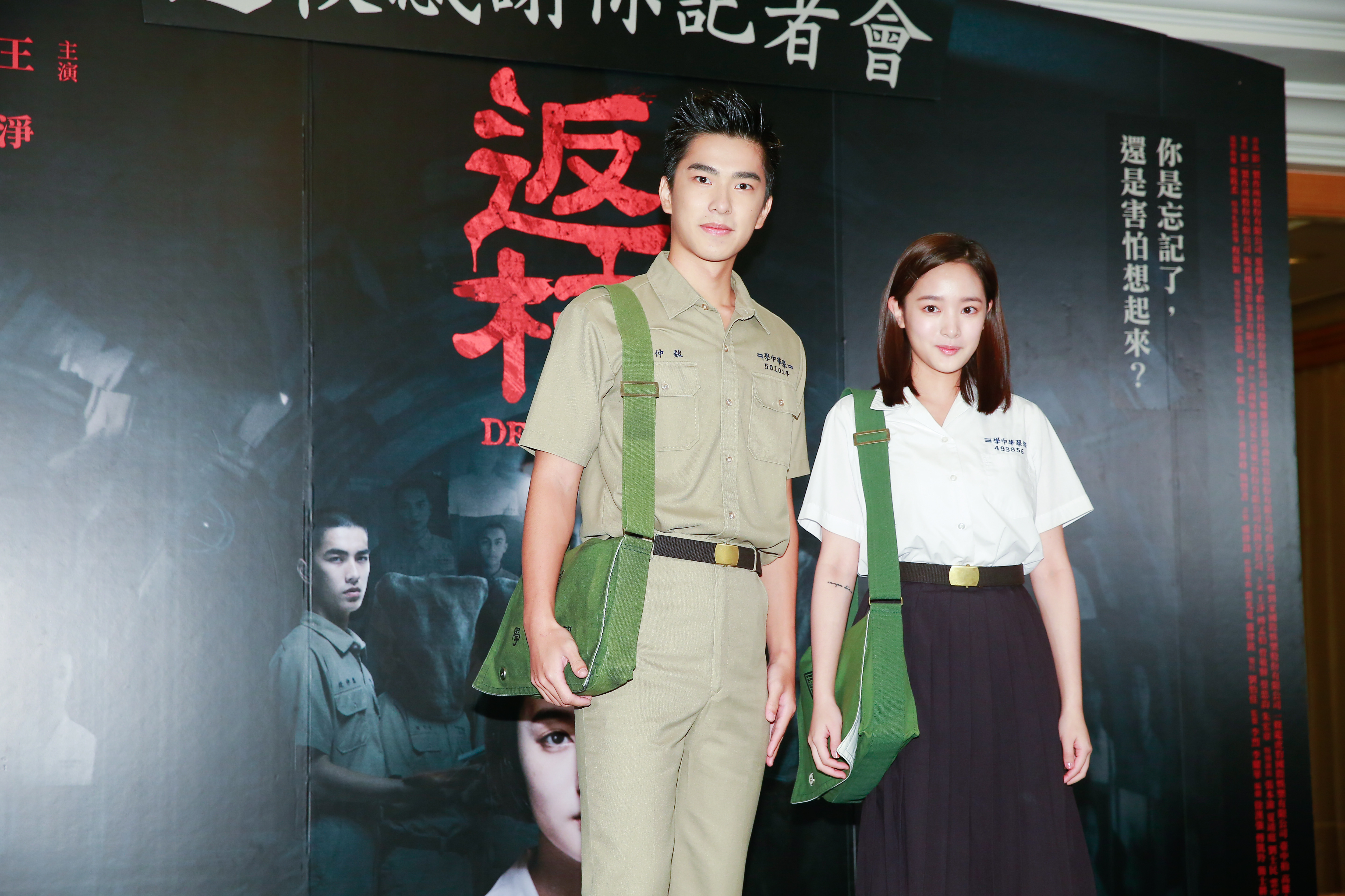 再塞下《返校》的戲服，王淨與曾敬驊都覺得有點兒緊。
