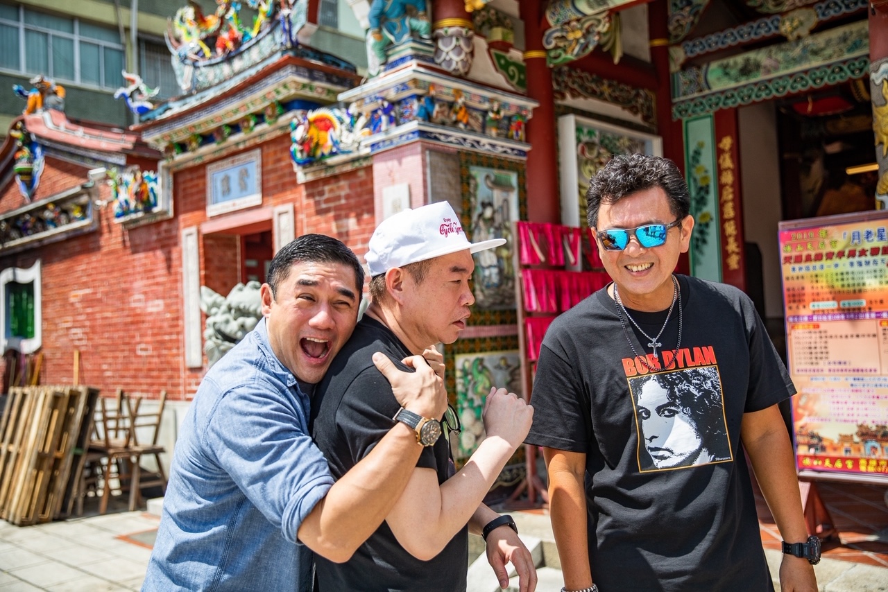 衛視中文台《旅行應援團之一起出發吧》本週六晚上7點播出由高雄在地人康康帶著主持人庹宗康、吳大維、優妮及少少同遊高雄。（衛視）