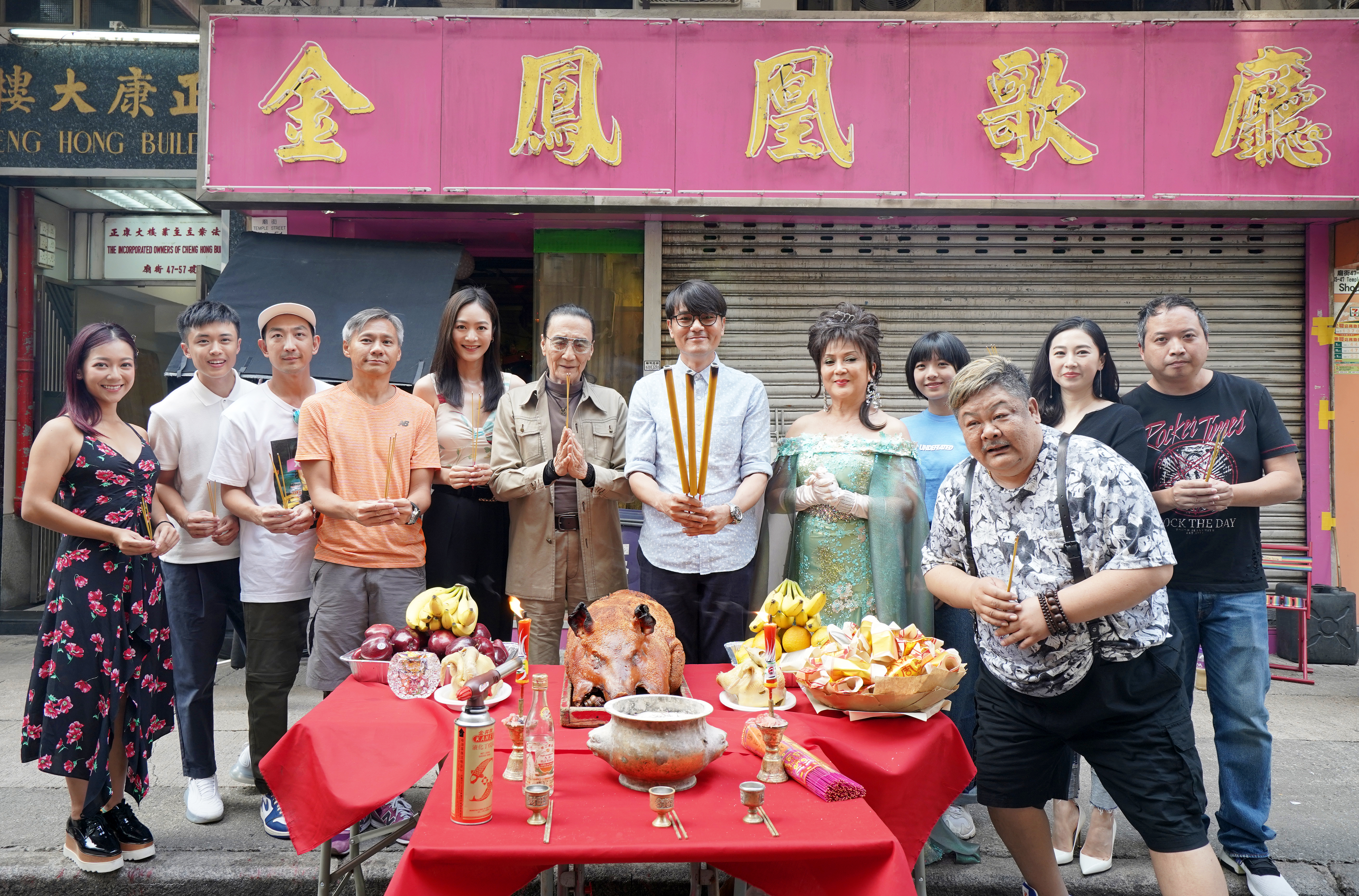 由港星林家棟監製、新銳導演高子彬執導，誠邀3位重量級演員謝賢、馮寶寶、林雪同台演出的黑色喜劇《殺出個黃昏》日前開拍。（寫Homemade提供）