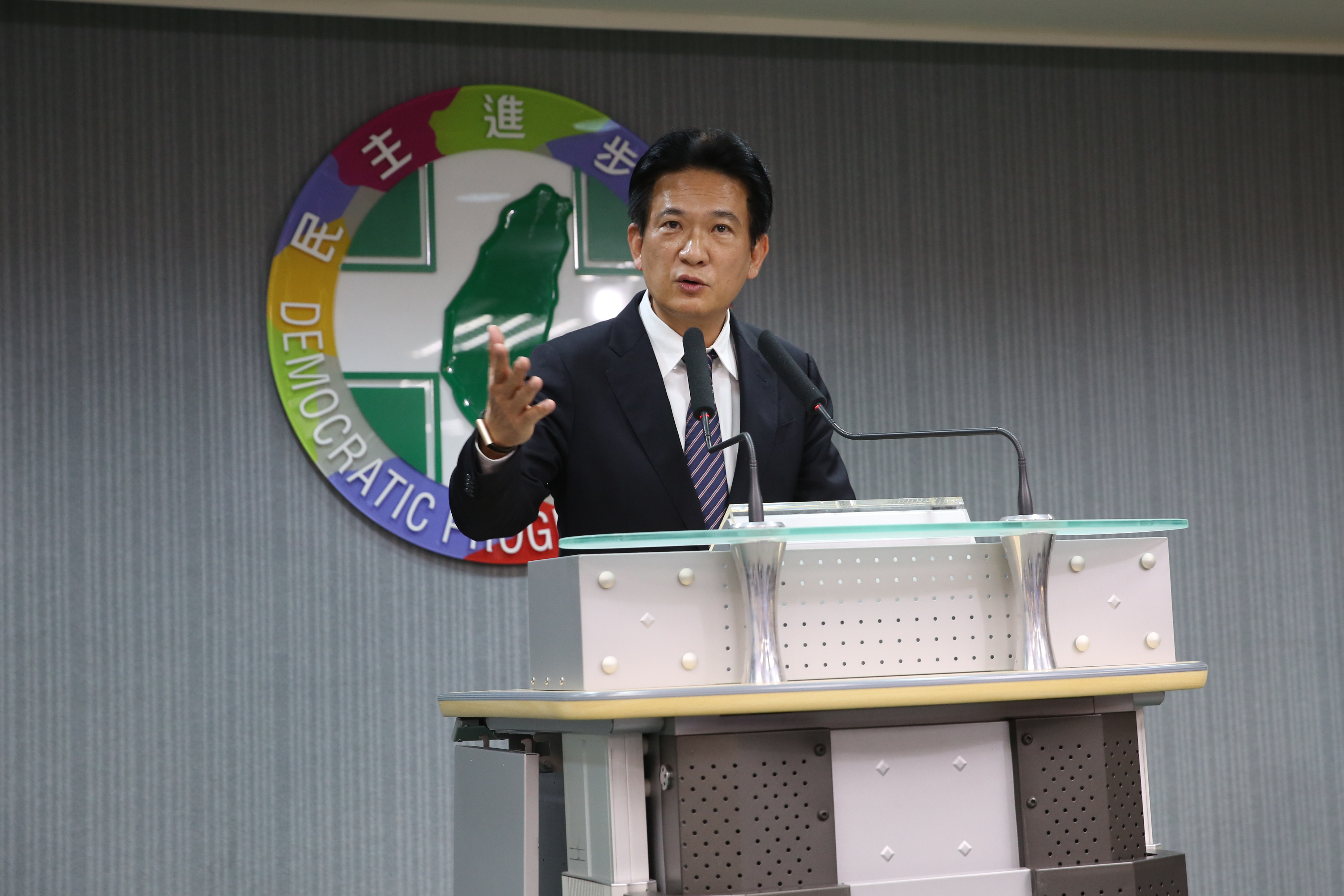 賴清德子弟兵林俊憲針對蔡賴配一事回應，表示民進黨目前沒時間壓力，不必趕著著重在副手人選。