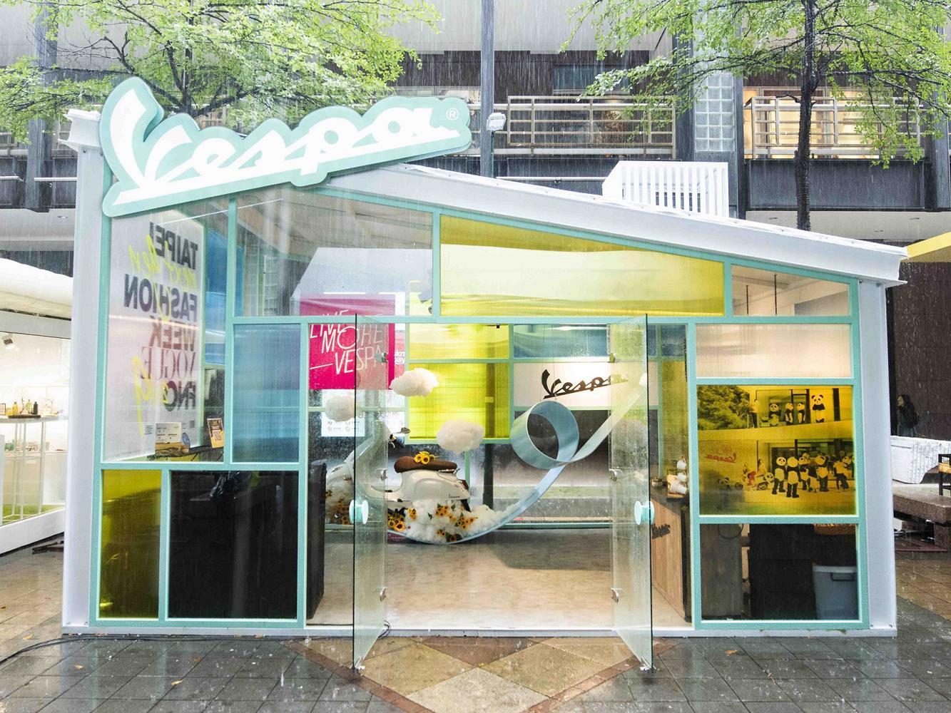Vespa首家”時尚快閃店”於9/27(五)在臺北信義香堤大道亮眼登場。