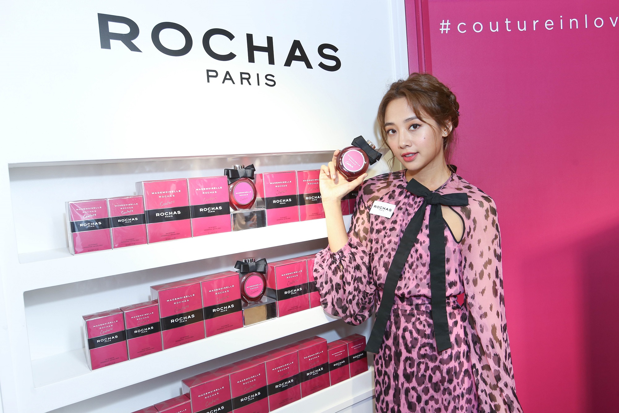 鬼鬼吳映潔今天出席羅莎小姐紫裙淡香精一日店長活動。（法意企業提供）