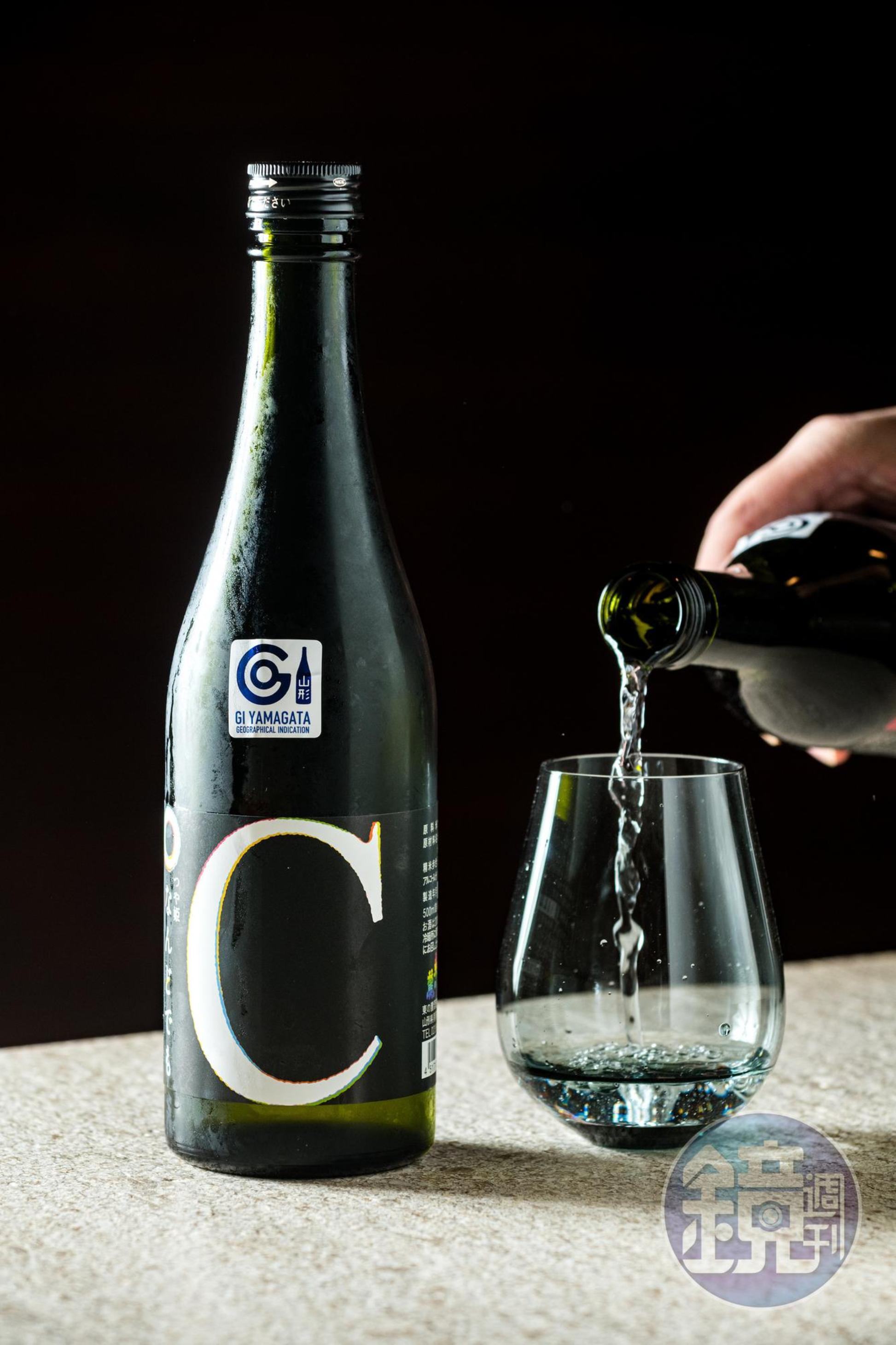 「東之麓 豔姬°C純米吟釀」酒體清爽,各個溫度帶皆可輕鬆品飲。(950元/瓶)