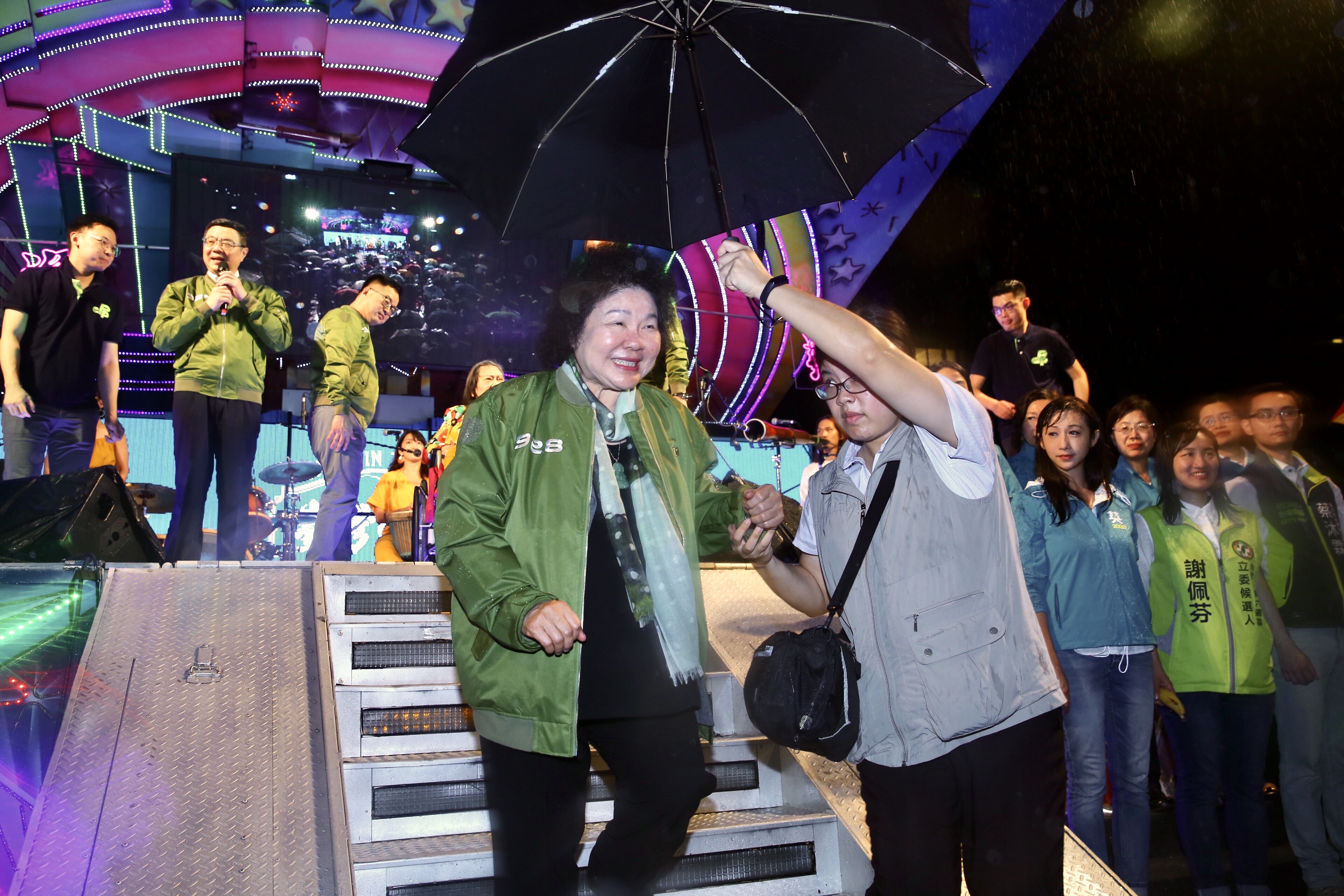 總統府祕書長陳菊晚間出席民進黨黨慶晚會。