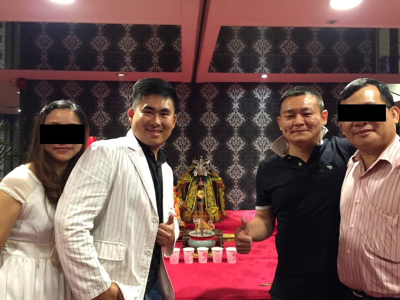 新黨發言人王炳忠在楊門文武會安座平安宴上，大讚胡志偉為人熱忱，人緣極佳。（翻攝自王炳忠臉書）