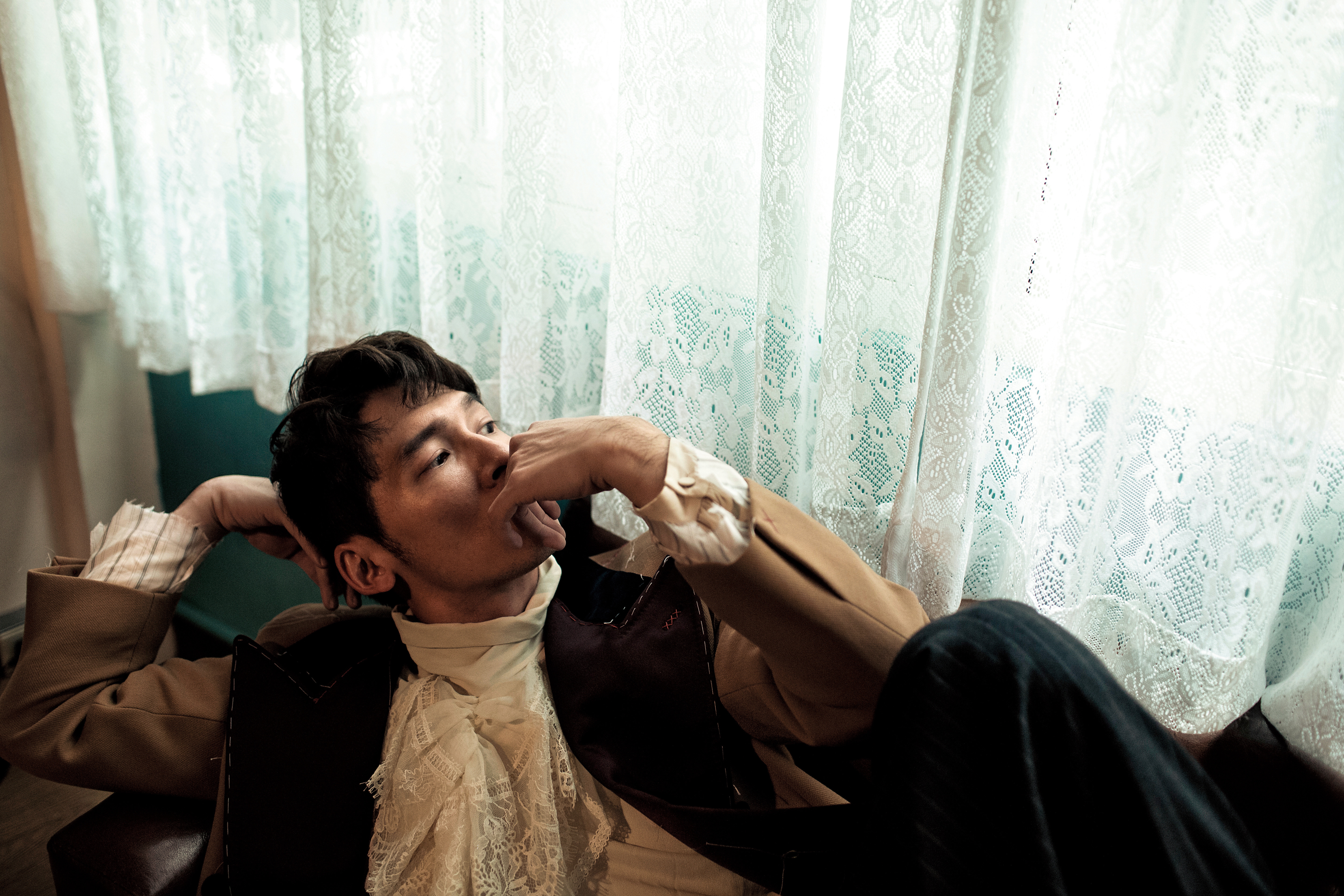 這一年來看到的溫昇豪非常不一樣，既是滿臉愁容的喪子父親，又是讓女人好氣又好笑的媽寶，差點讓大家忘記，其實我們認識他很久了。