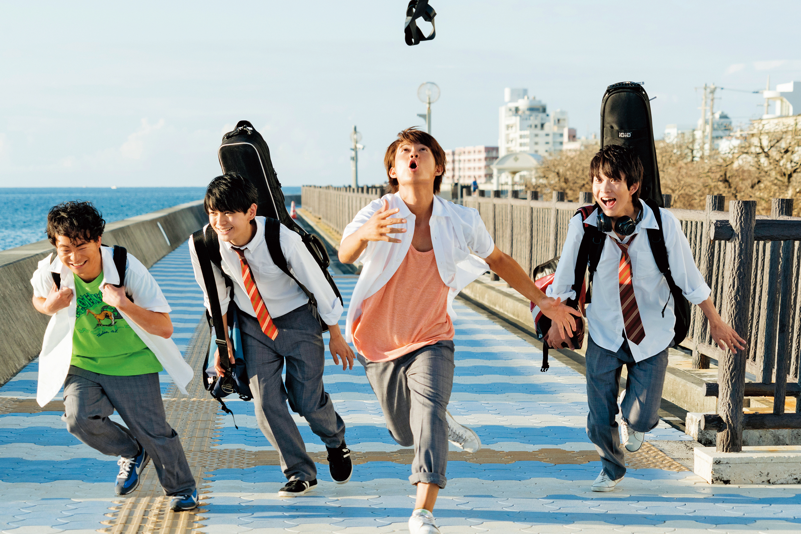 電影充滿日式小清新風格，但講的並非只有青春熱血，也點到即止討論了種族對立、政治衝突等議題。（光年映畫提供）