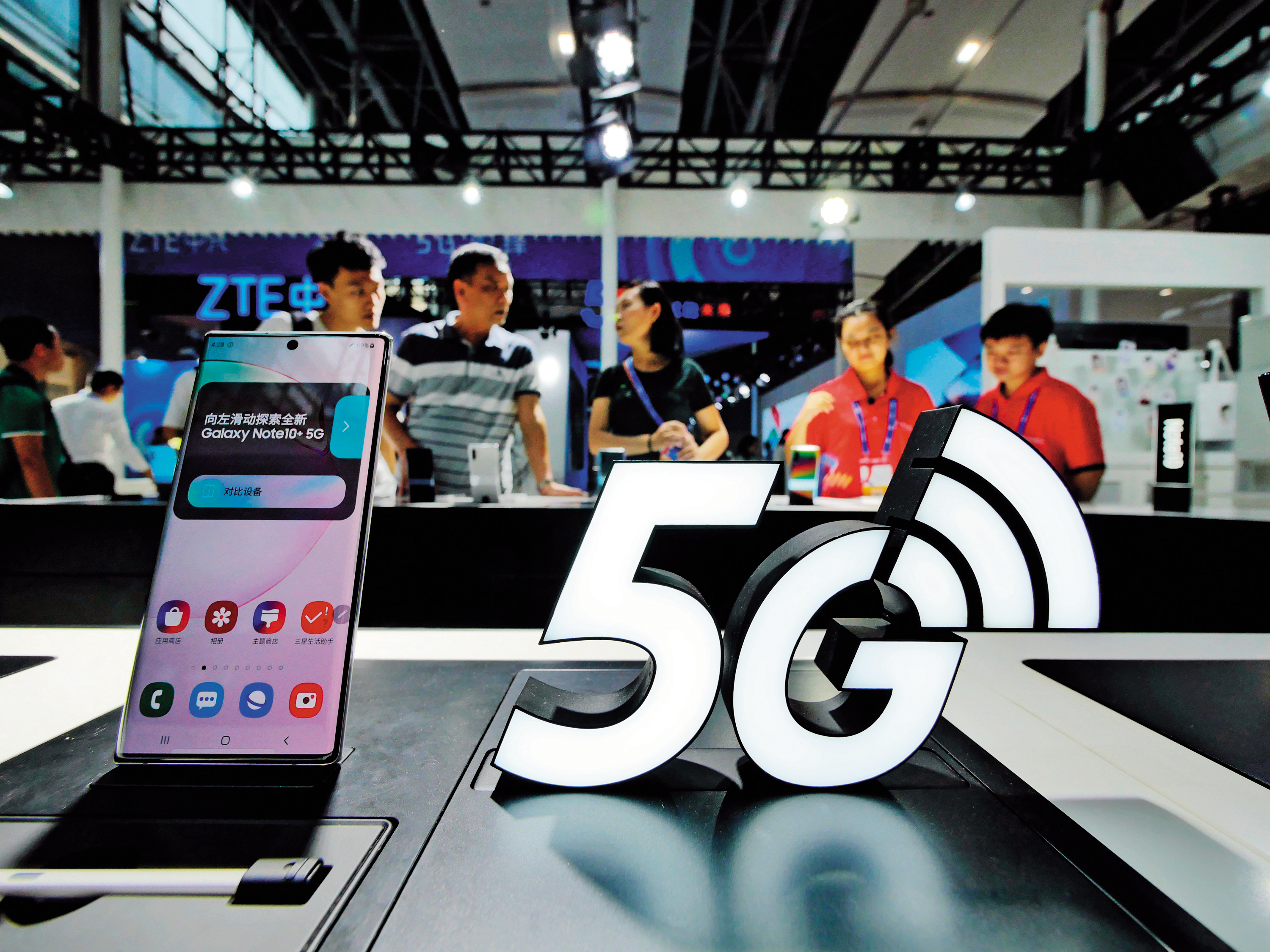 法人預估明年5G手機將有10倍速增長，相關公司成為市場追逐焦點。（東方IC）