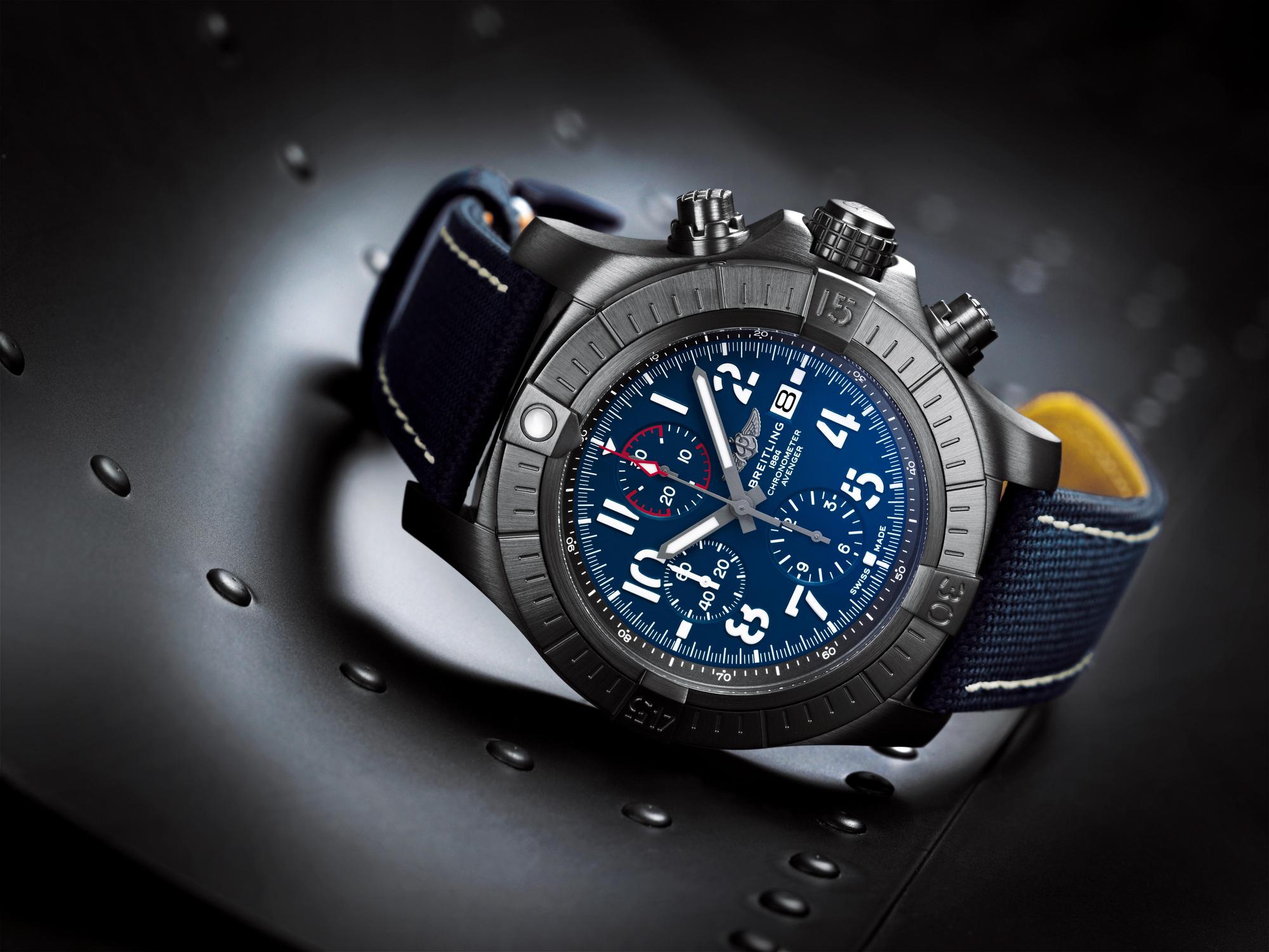 Super Avenger Chronograph 48超級復仇者計時腕錶,針釦建議售價NT$ 175,000、折疊釦NT$ 181,000。