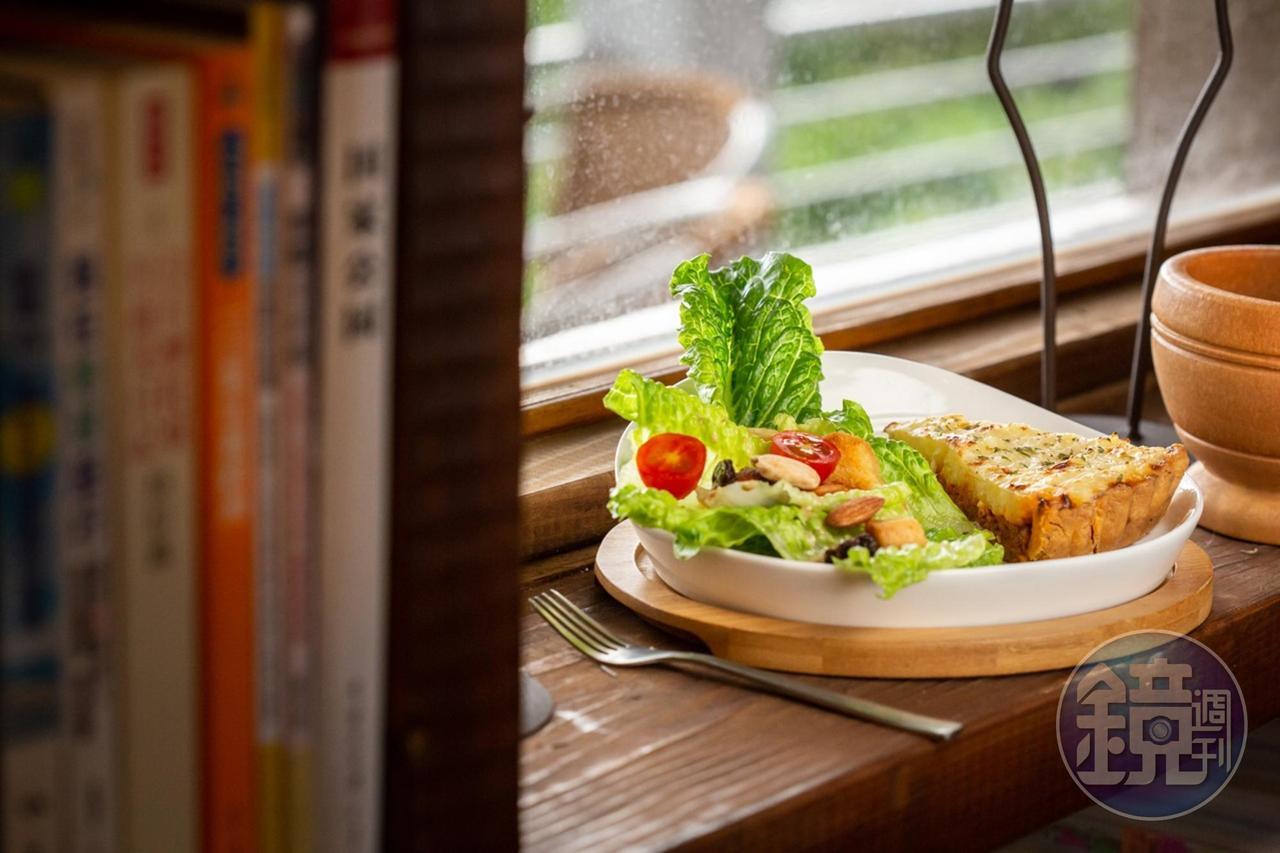 「 馬鈴薯肉醬鹹派」滋味協調，香濃順口。（180元／份）