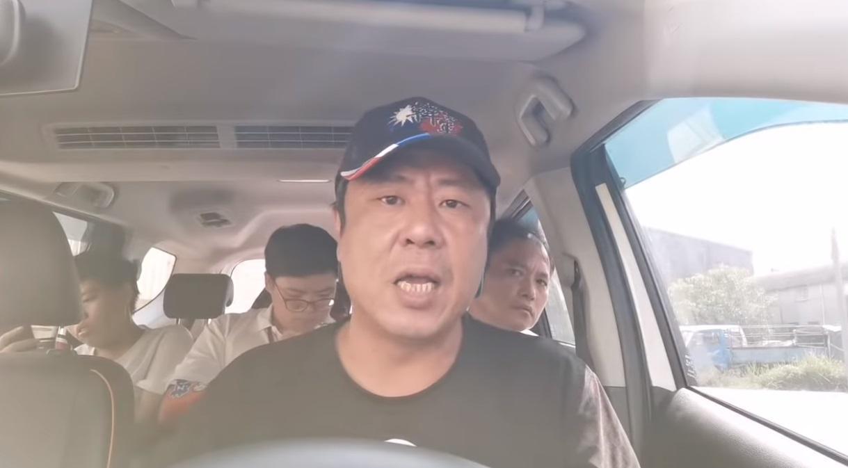 時代力量議員黃捷提告韓粉,讓「杏仁哥」開直播痛罵她不尊重長輩。(翻攝自杏仁哥直播YouTube頻道)