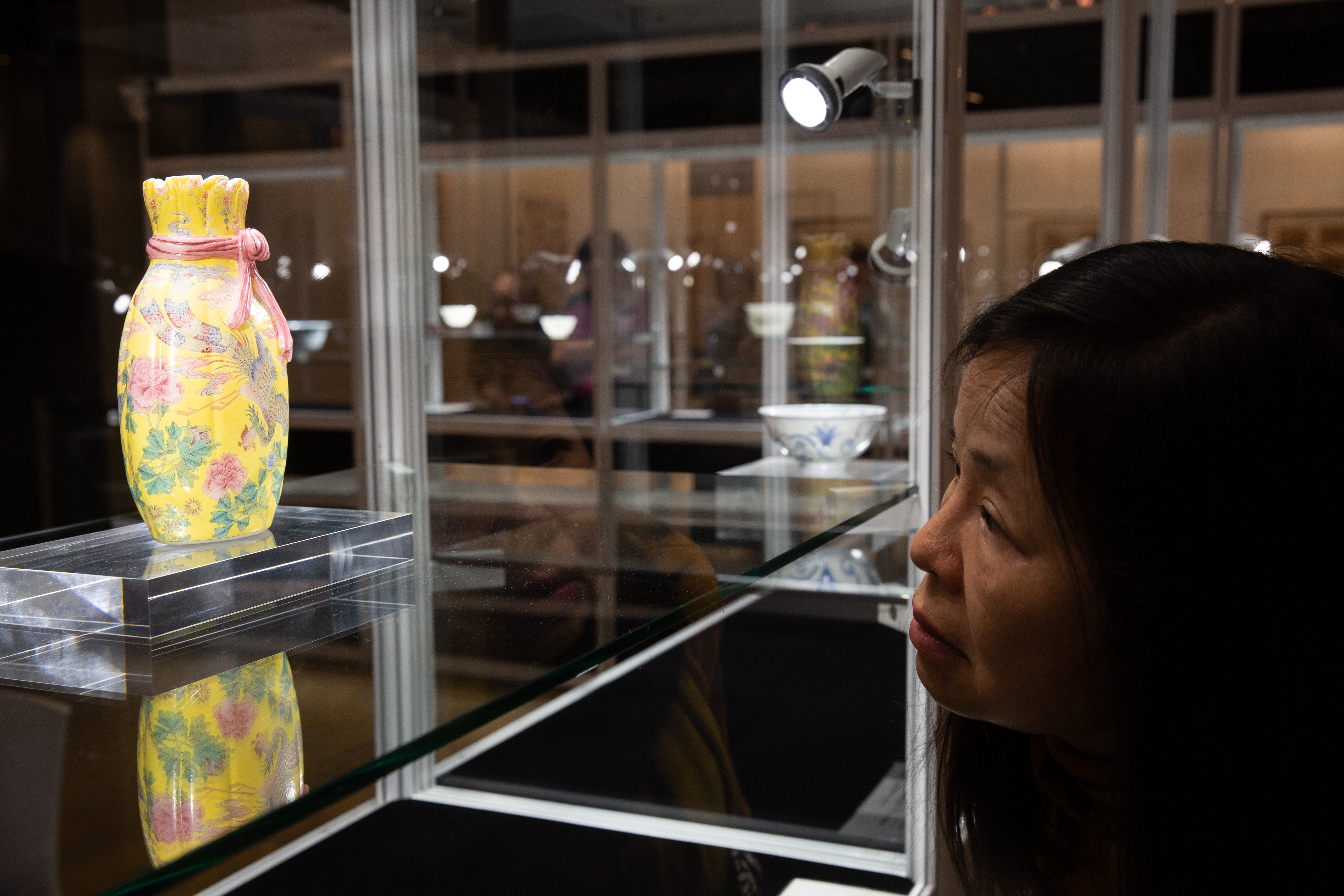 這件「包袱瓶」正是今年蘇富比秋拍型錄的封面，被譽為「私人收藏清宮藝術品之冠」。