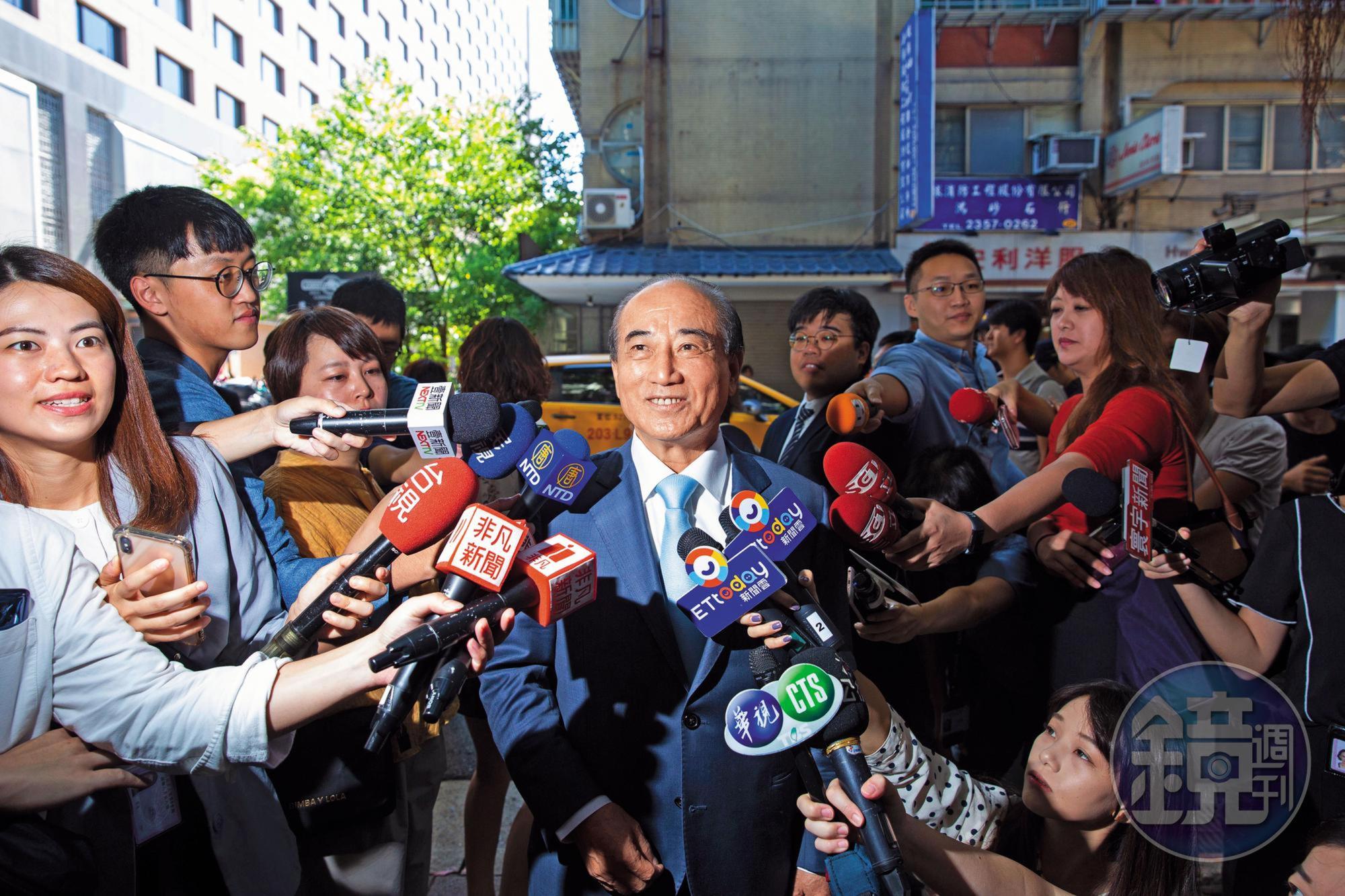 曾揚言「參選到底」的王金平，已改口要看因緣，而且只剩下與親民黨結盟的方案，才能在大選登場。