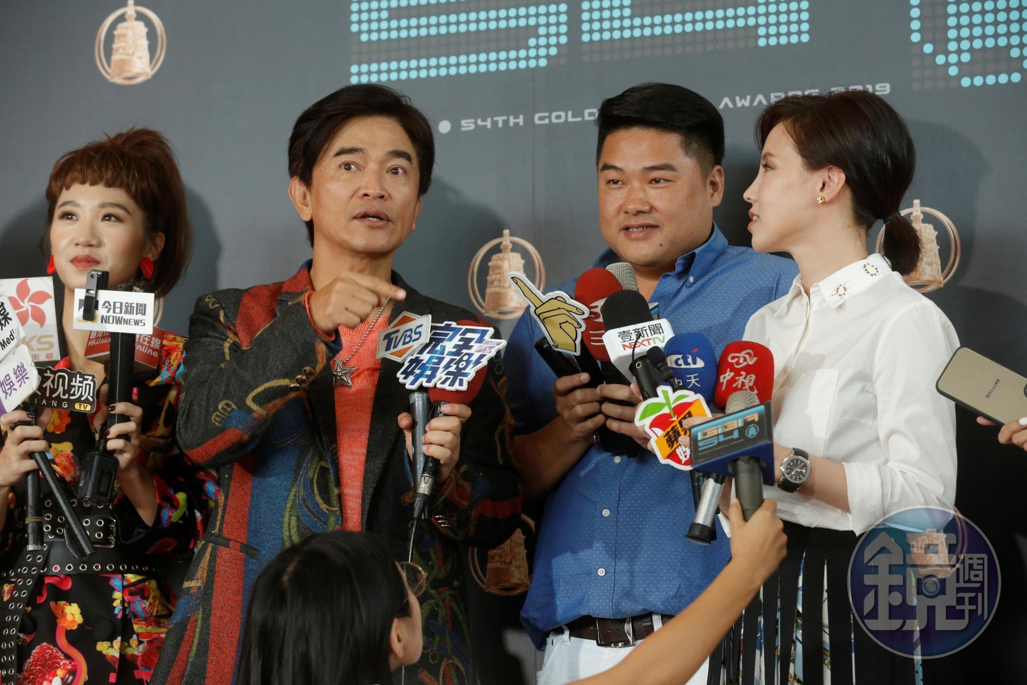縱橫台灣娛樂圈三十多年,吳宗憲(左二)感嘆「台灣不是人待的地方」。