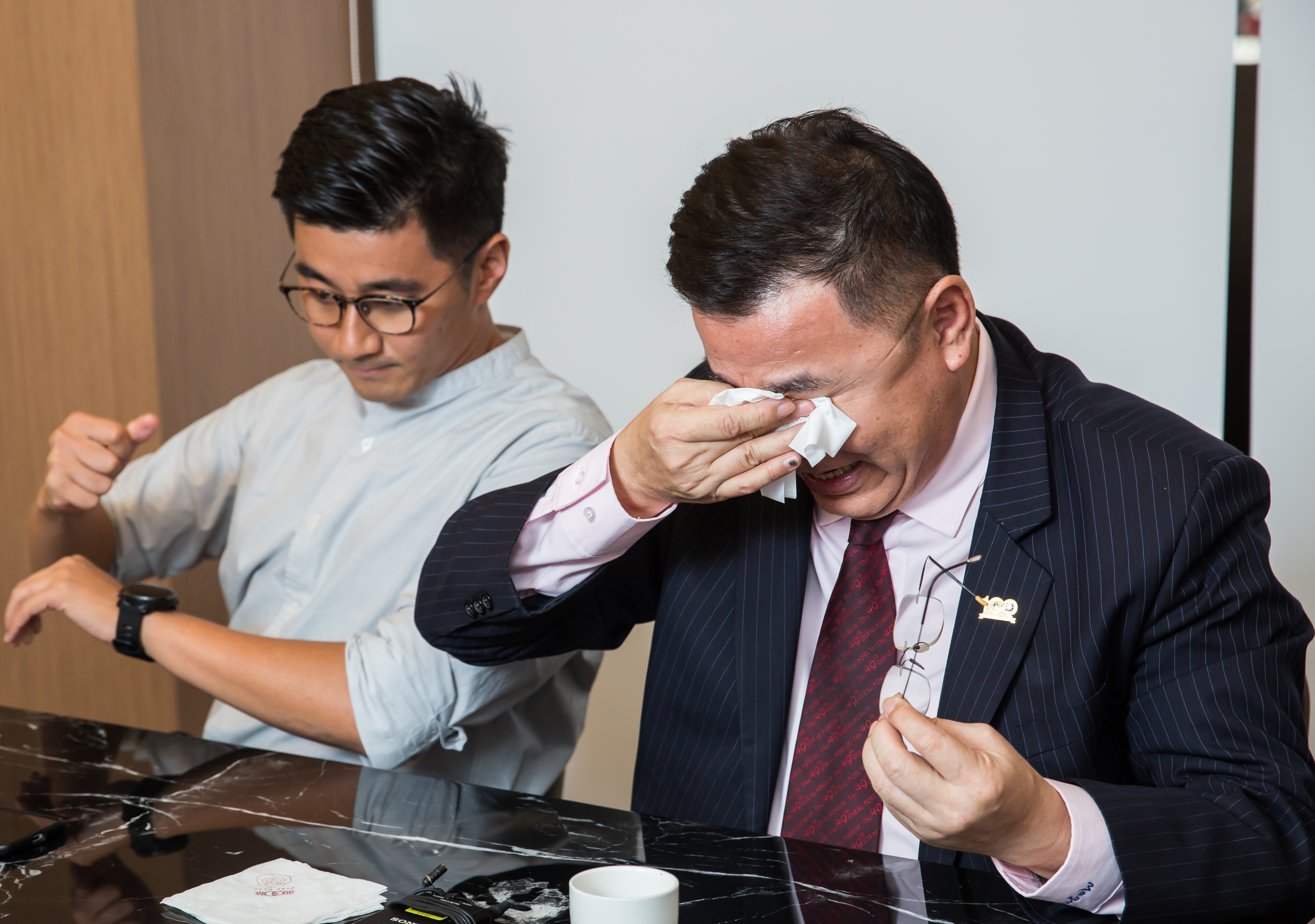 婚宴集團典華創辦人林齊國，原是寮國難民，並帶著年邁雙親和年幼弟妹撤退來台，曾一家7口窩在16坪大的房子。