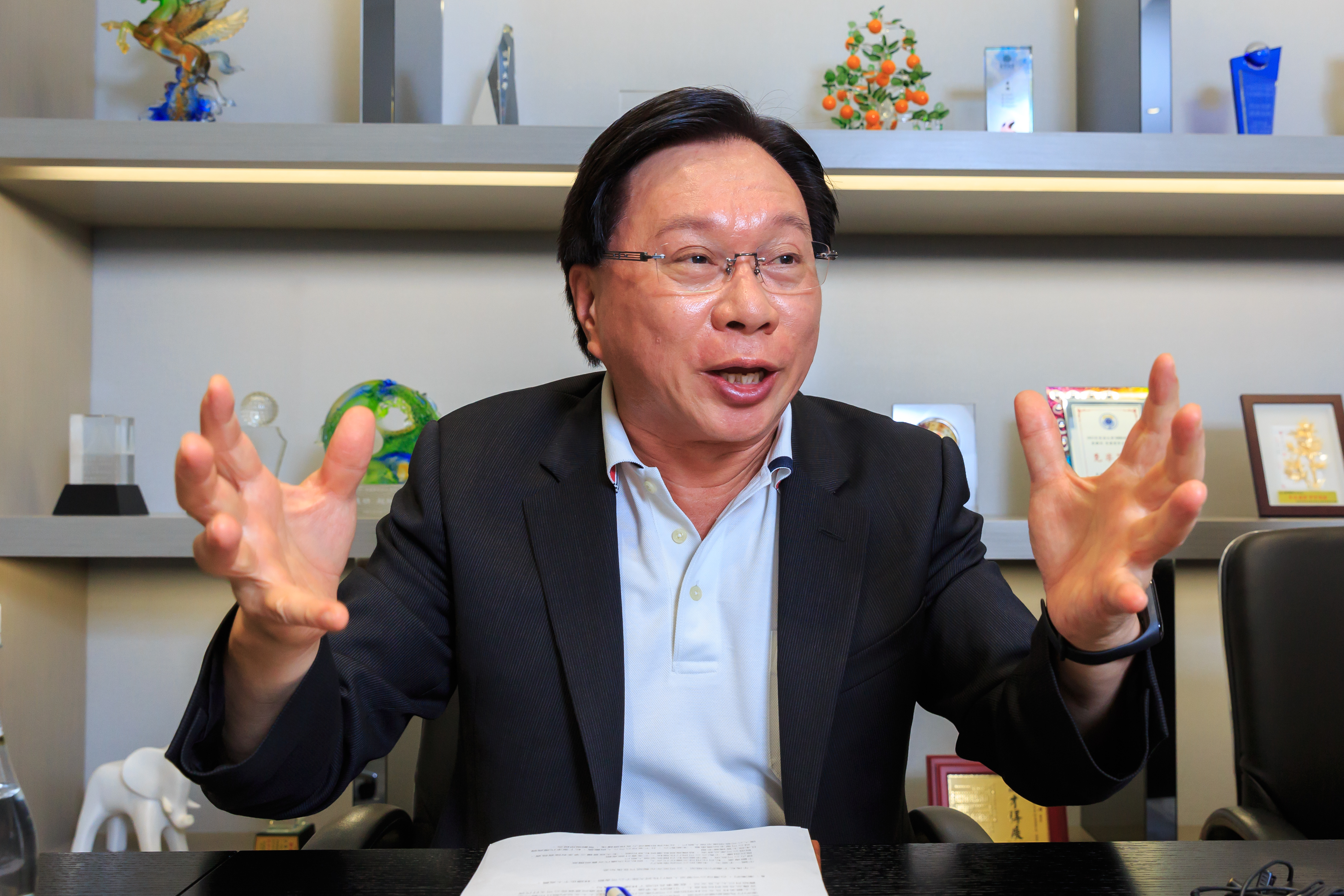 蔡國洲原本不願拿下寶島眼鏡，只想金援。