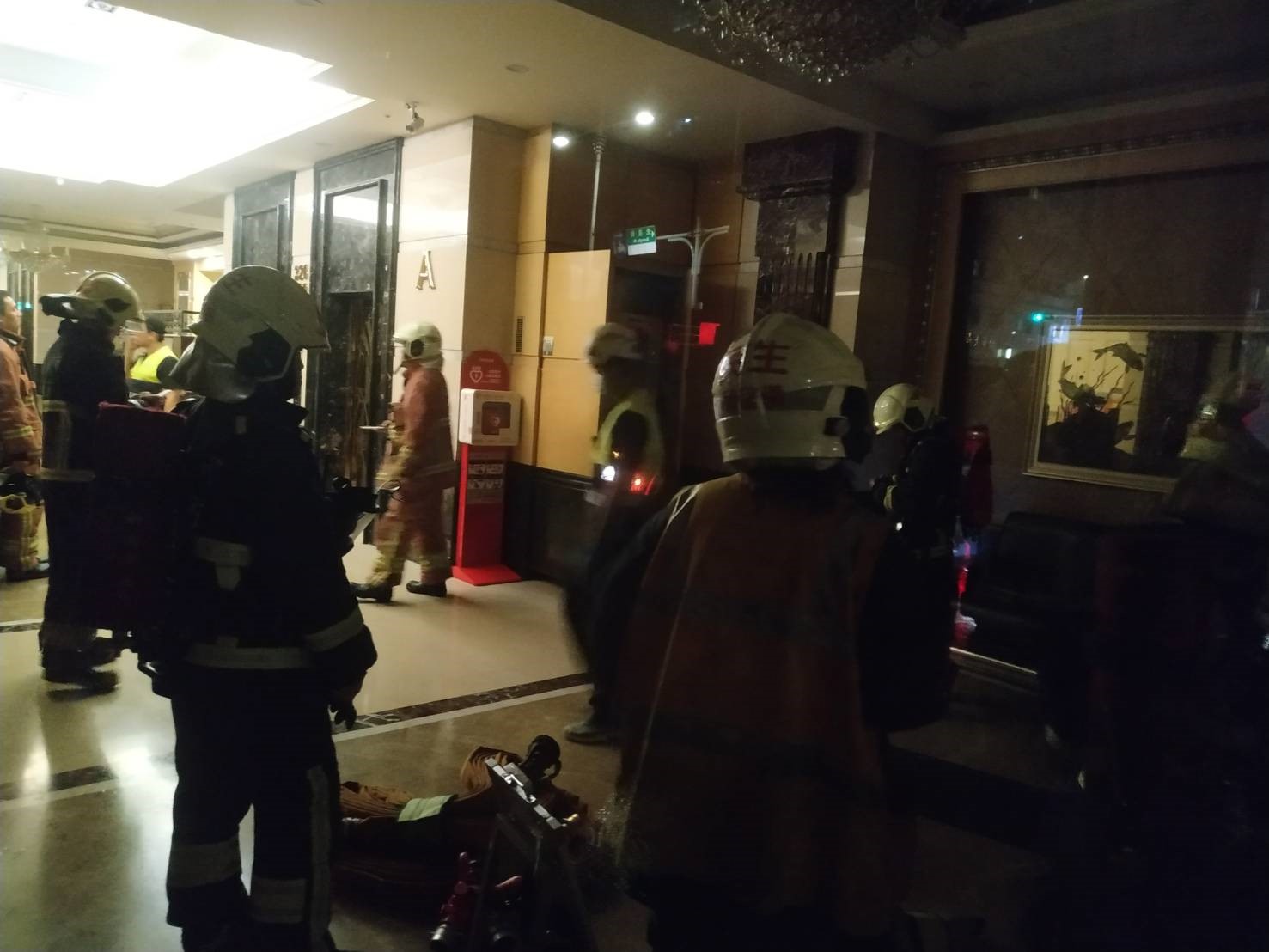 板橋中山路上的「中山首府」大樓驚傳火警，所幸無人員傷亡。