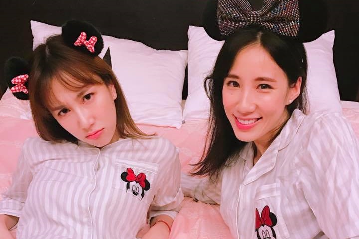 前黑澀會美眉Apple黃暐婷和妹妹瑤瑤感情很好。（翻攝自黃暐婷 APPLE粉絲專頁）