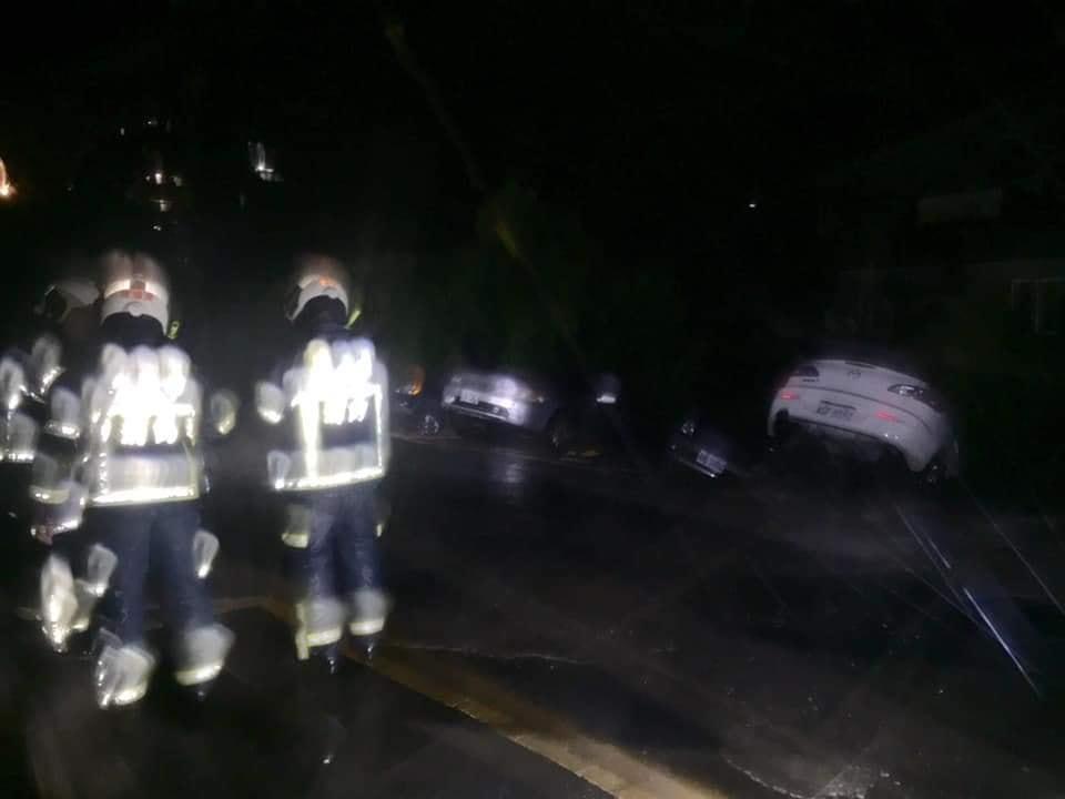 現場因土石崩塌和瓦斯管線破裂，警消到場後封鎖現場。（翻攝台北之北投幫臉書）