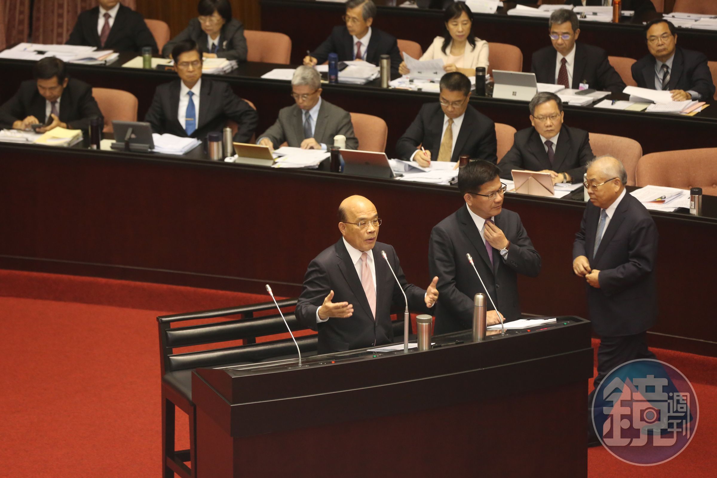宜蘭南方澳跨港大橋坍塌造成災情，行政院長蘇貞昌表示，交通部長林佳龍、內政部長徐國勇都在得知災情發生後趕往現場。
