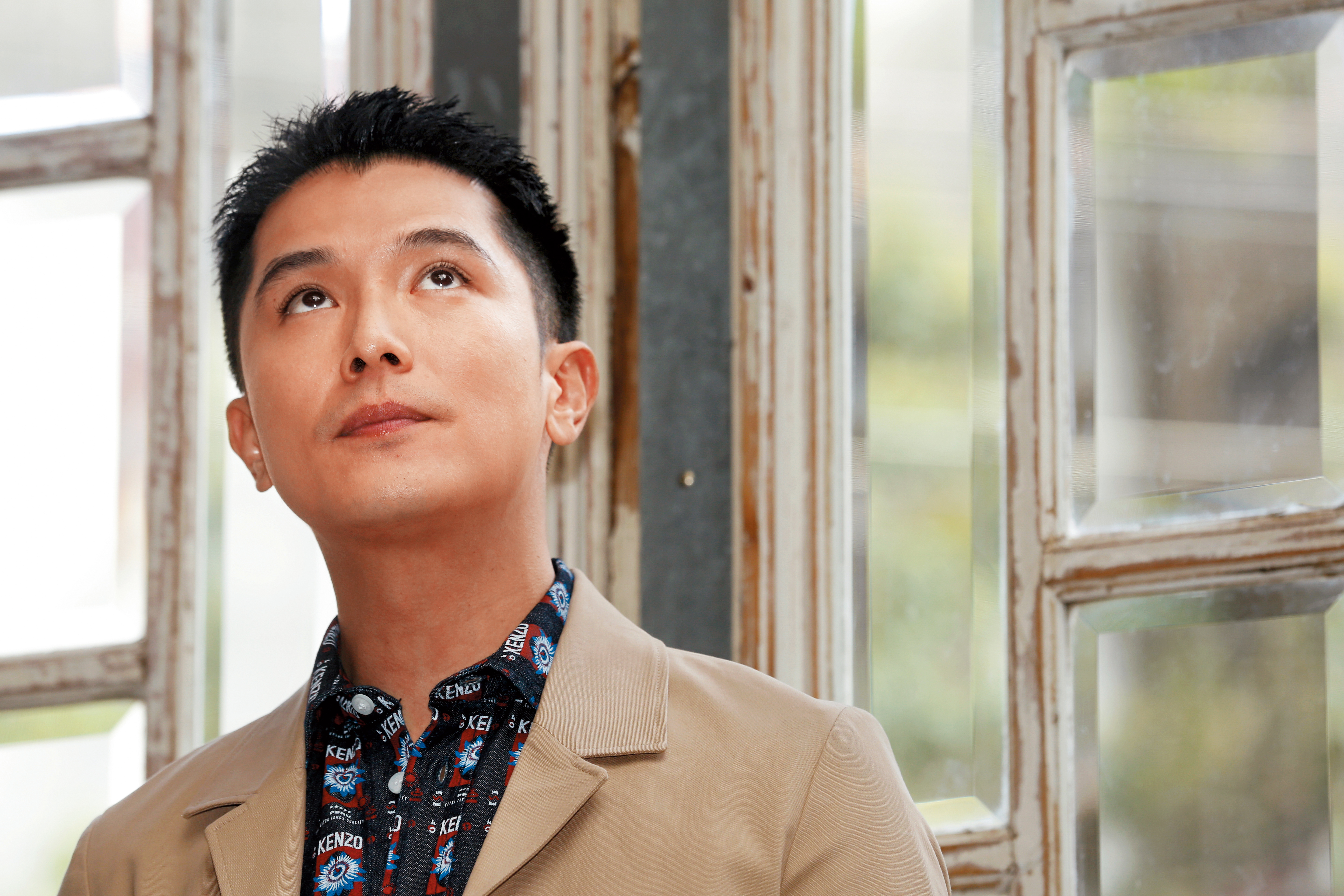 邱澤還沒告知張鈞甯就先認愛，看似有把握，或者一種先插旗再說的宣示主權感，可惜碰了釘子。