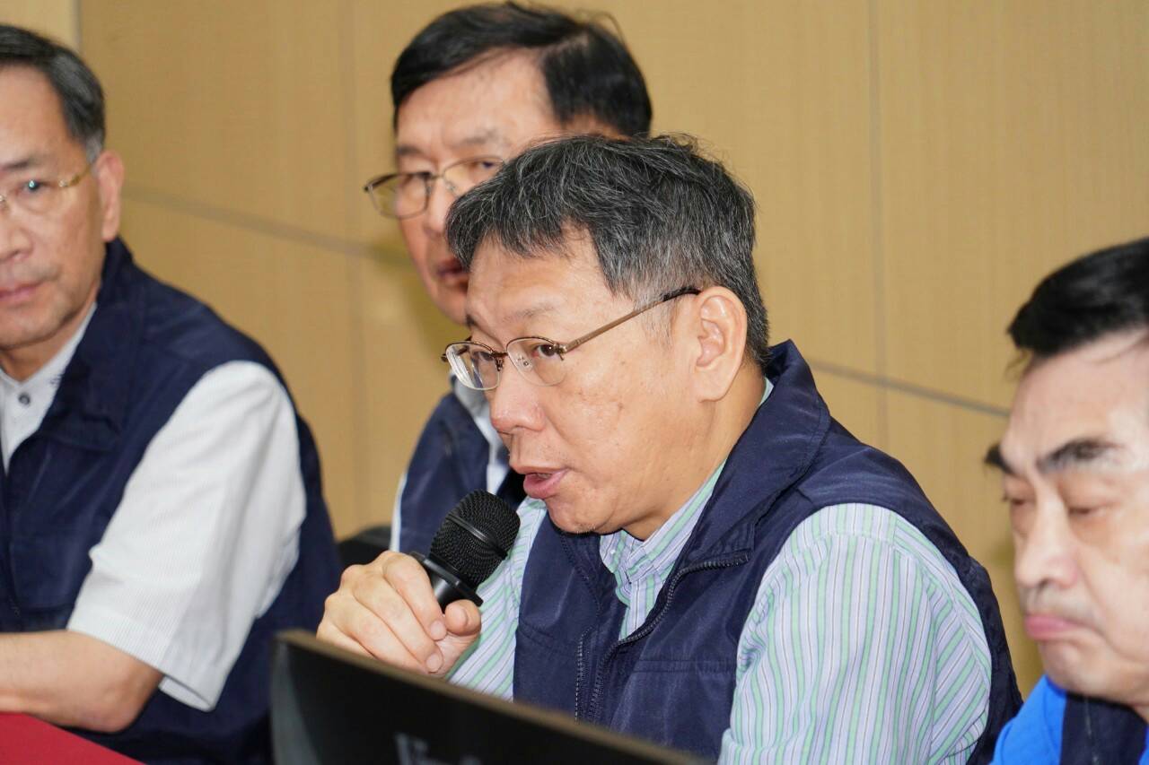  郭、柯兩陣營今受訪證實，明、後天將合體幫郭家軍及台灣民眾黨的立委參選人拍攝看板宣傳照。（北市府提供）