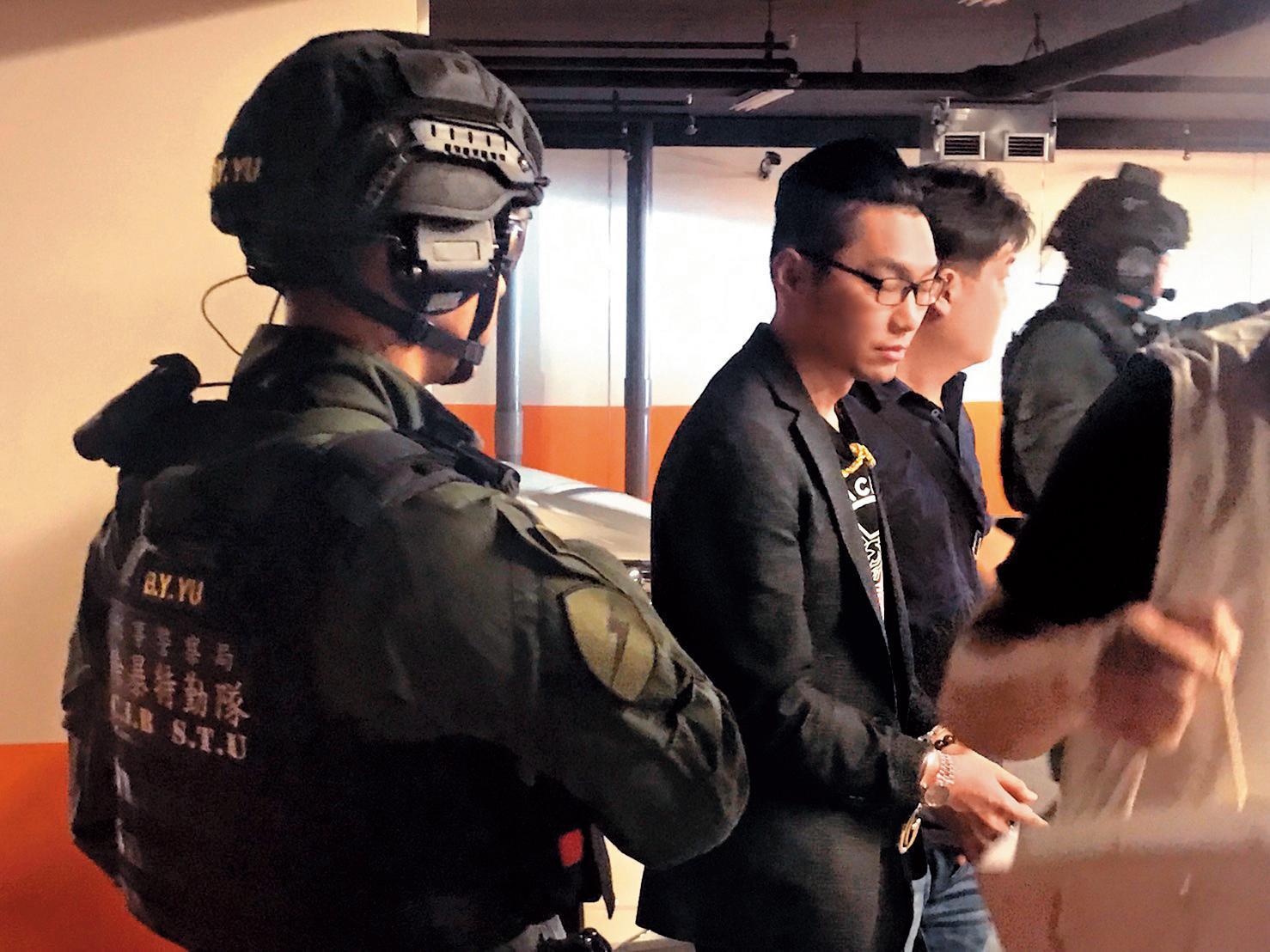 連千毅引發黑道大混戰,被警方以多項罪名抓去關。(翻攝畫面)