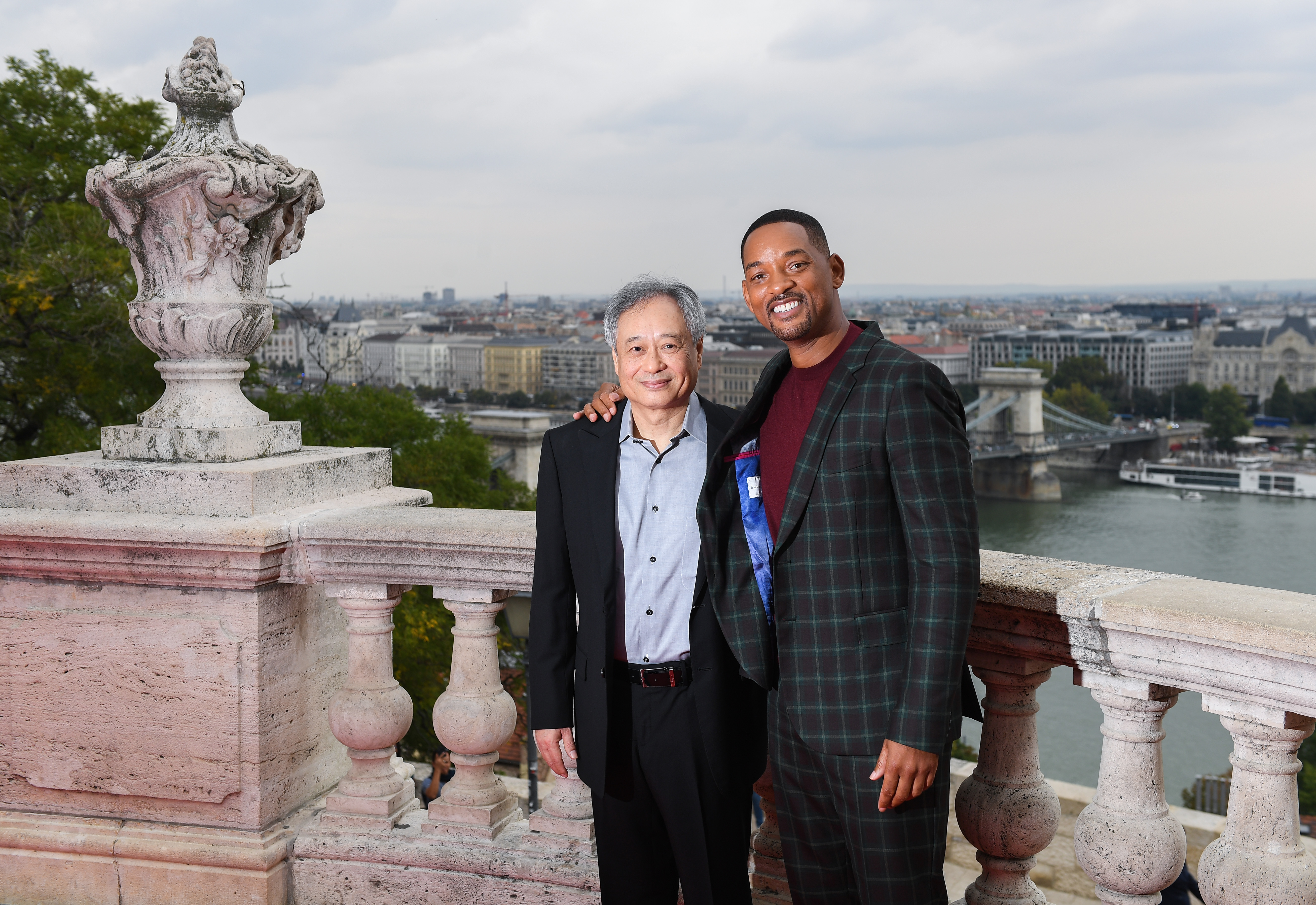 導演李安（左）與威爾史密斯一起來台宣傳《雙子殺手》。（UIP提供）