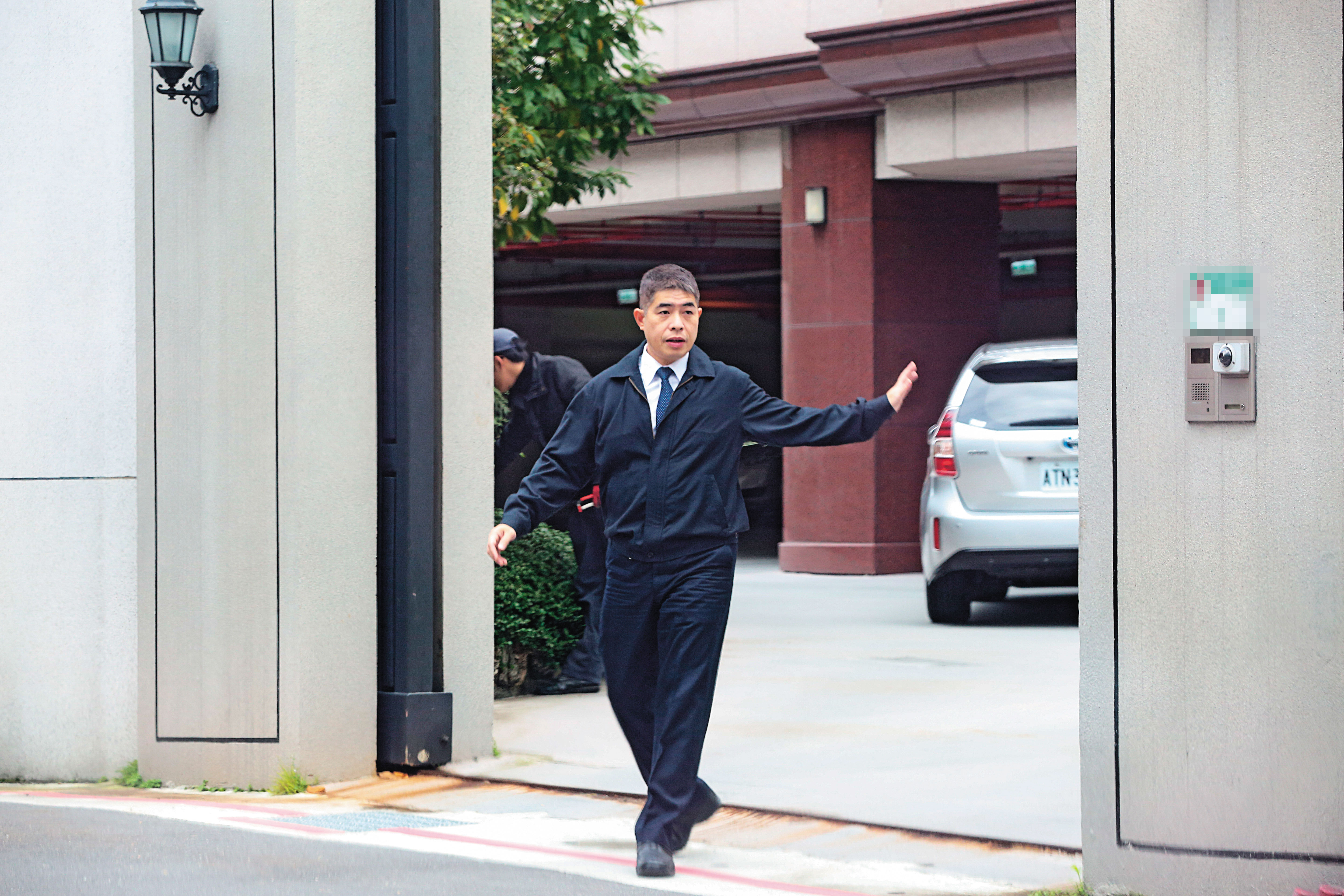 長榮經營權之爭爆黑道介入後，張榮發長子張國華出門時都格外小心。