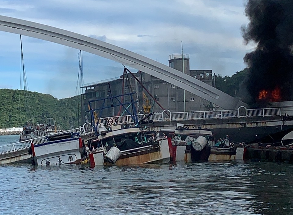 針對南方澳跨海大橋斷橋事件，立法院交通委員會召委葉宜津傍晚變更明、後天交通委員會議程。（讀者提供）