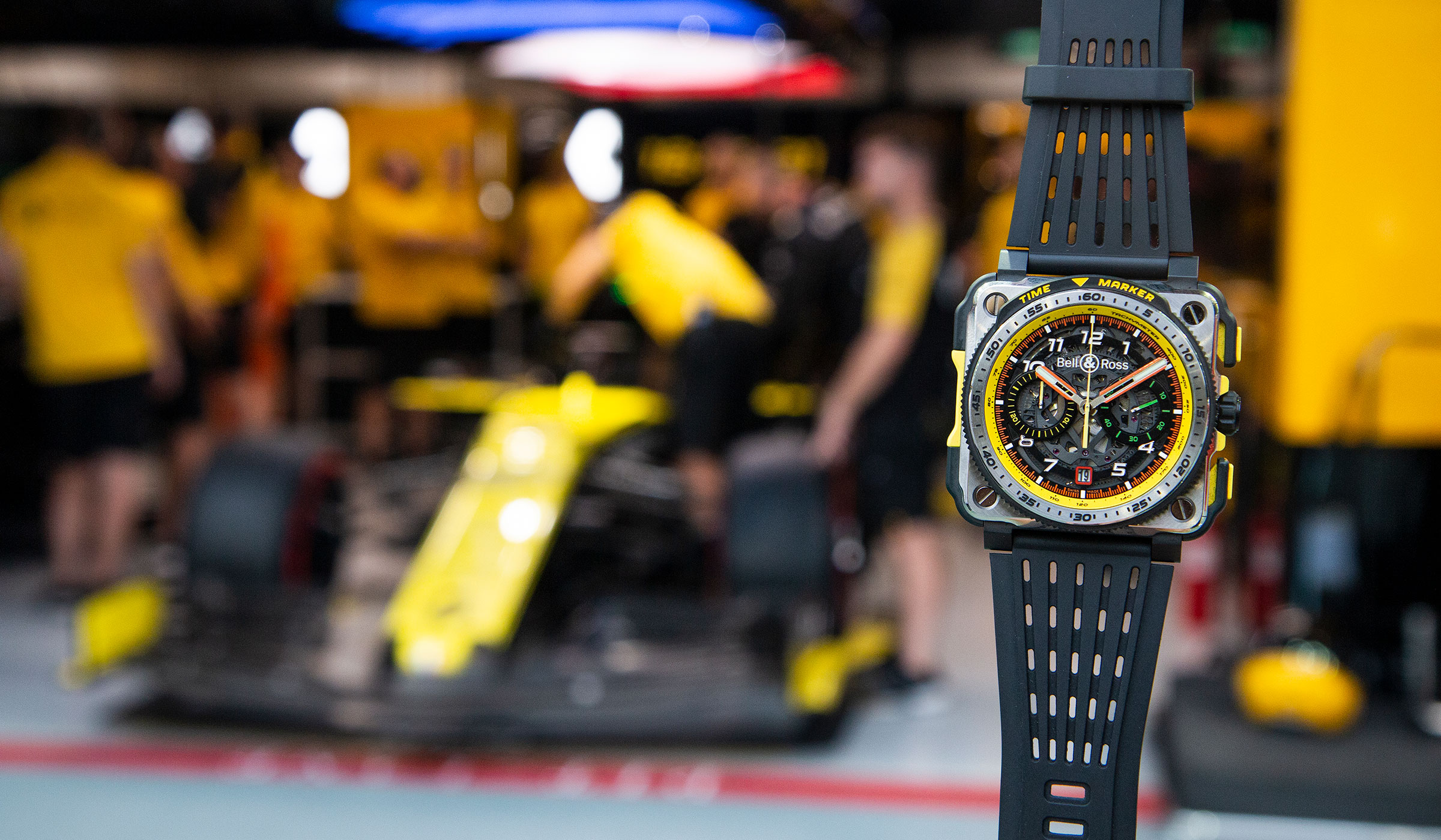 這款BRX1-R.S.19，錶殼結構上更採用鈦金屬加上陶瓷材質，重量相當輕盈，且部分部件包覆塑料來增加操作手感；而在錶圈上更增加「時間標記」功能，透過外環設計能記錄計時秒針位置，是以賽車計圈速的靈感而來。全球限量250只，定價NT$699,000。