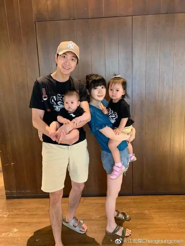 福原愛(右)及江宏傑結婚3年,育有一兒一女。(翻攝自江宏傑微博)