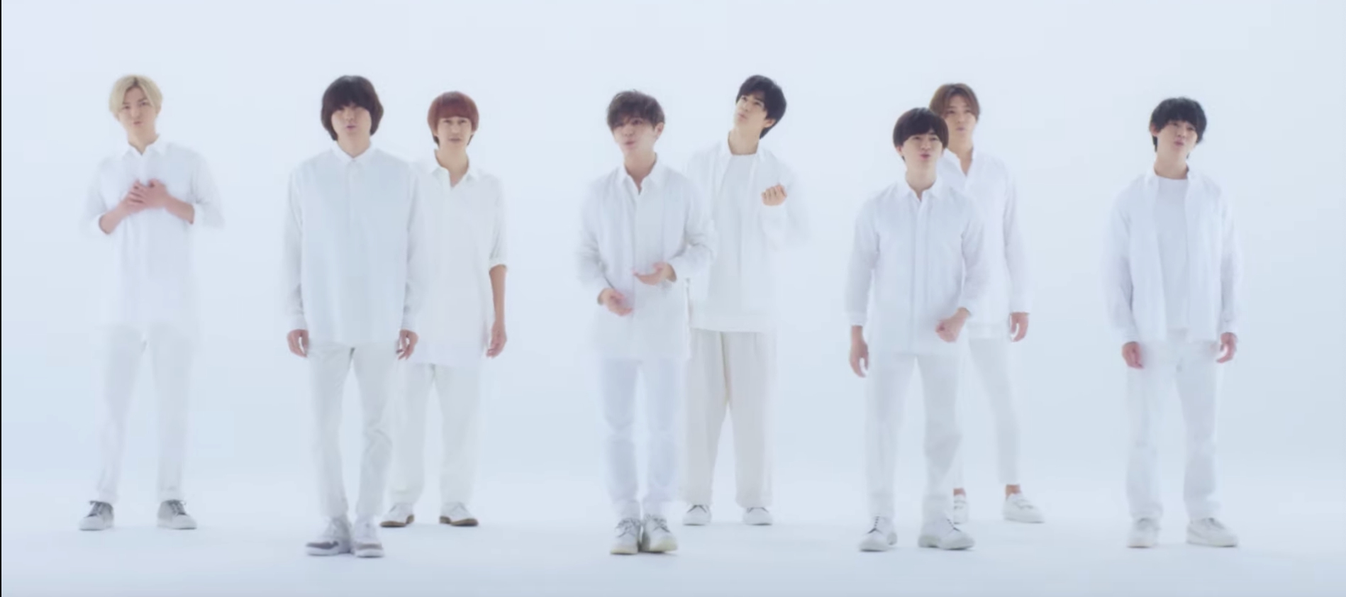 Hey! Say! JUMP歌曲〈昂首向前走〉官方MV曝光，成員特地學手語詮釋歌曲。（翻攝自MV畫面）