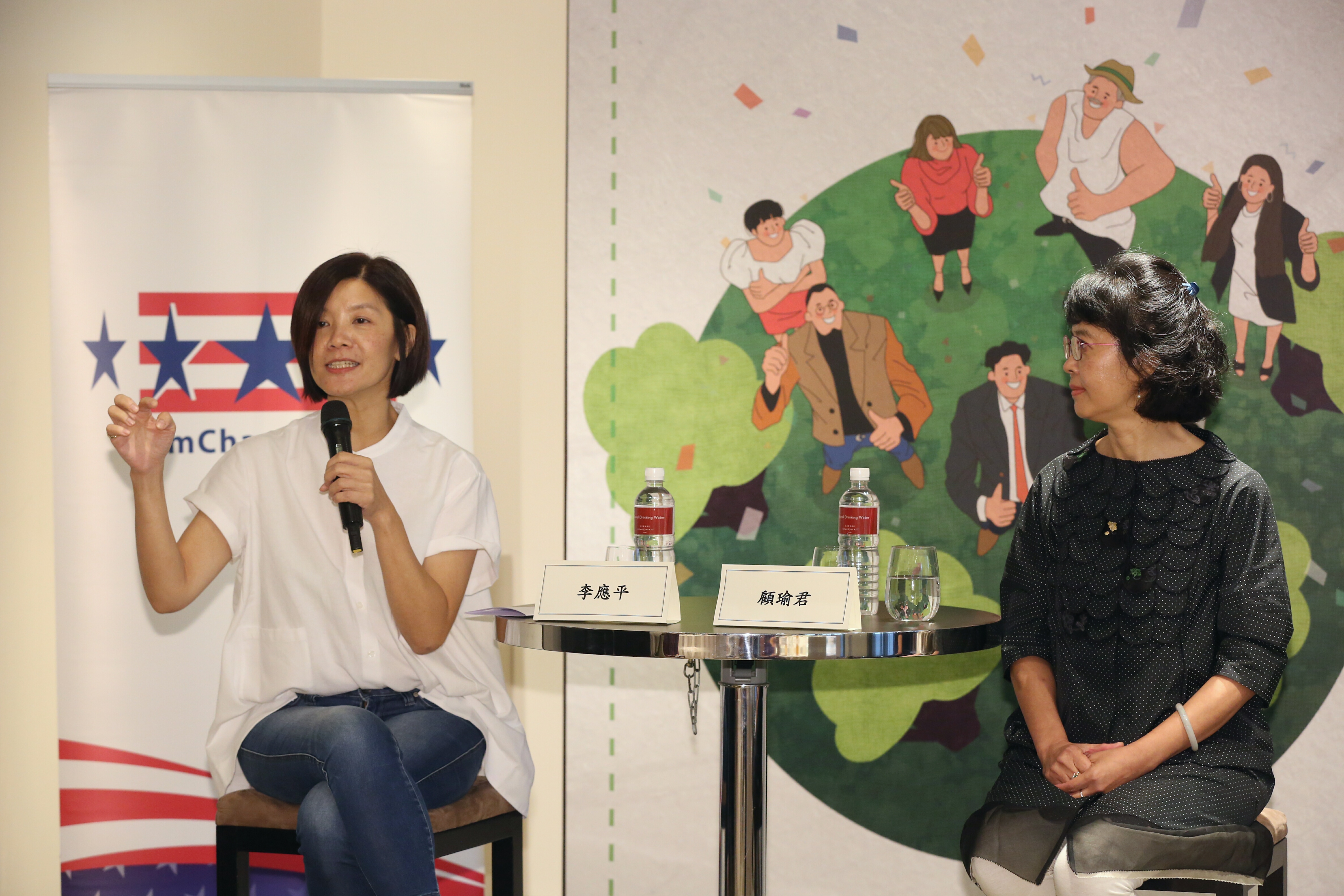 李應平（左）認為，地方創生不是為了創造營利商機，更不是流於辦活動形式，必須結合在地的特色和需求量身訂做。