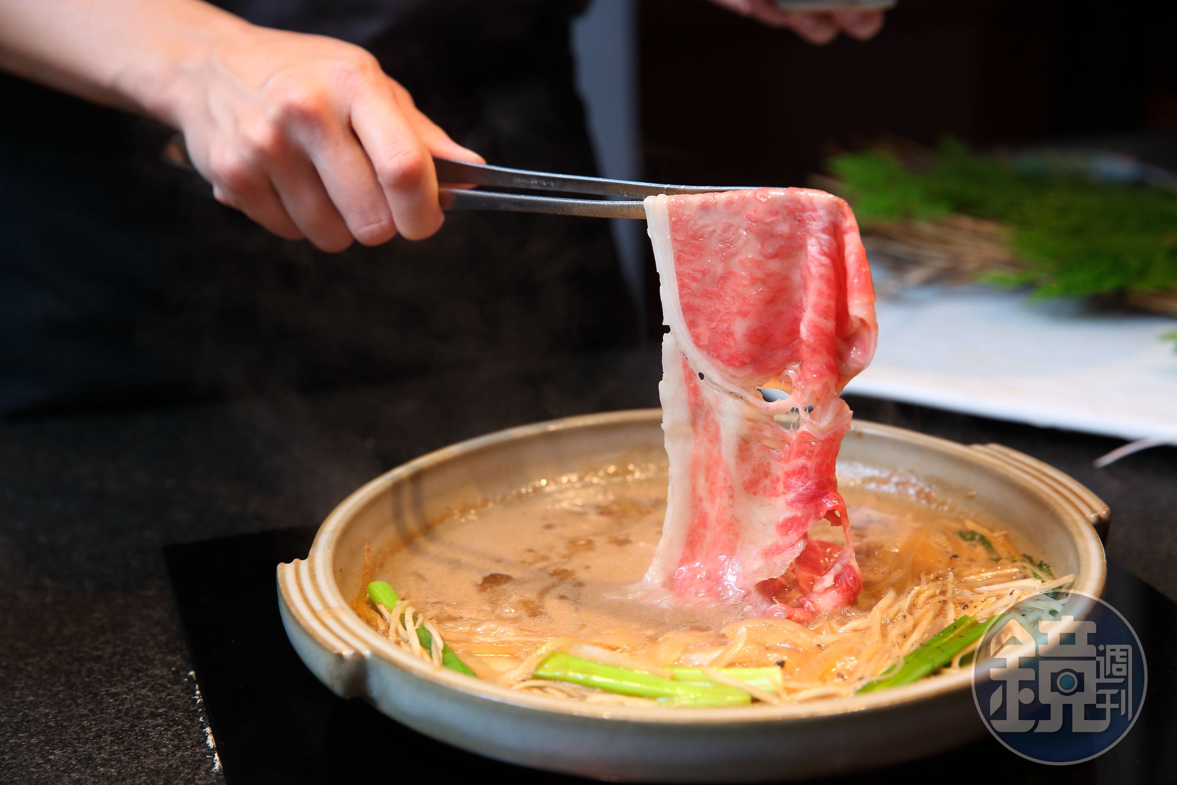 2016年，蘭小明向債務人買下一家位於台北市鬧區的和牛燒肉料理店。