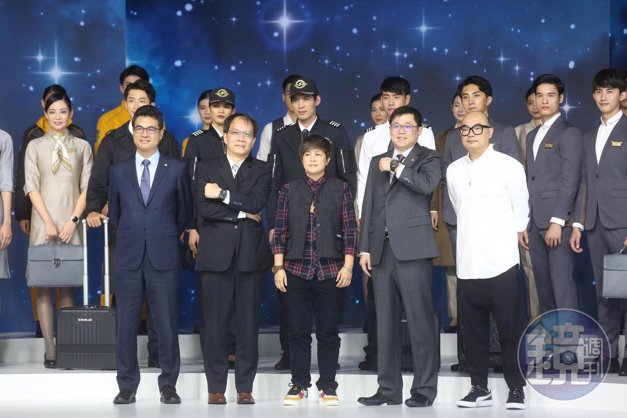 星宇航空今日發表新制服及機艙設備，張國煒信心十足。