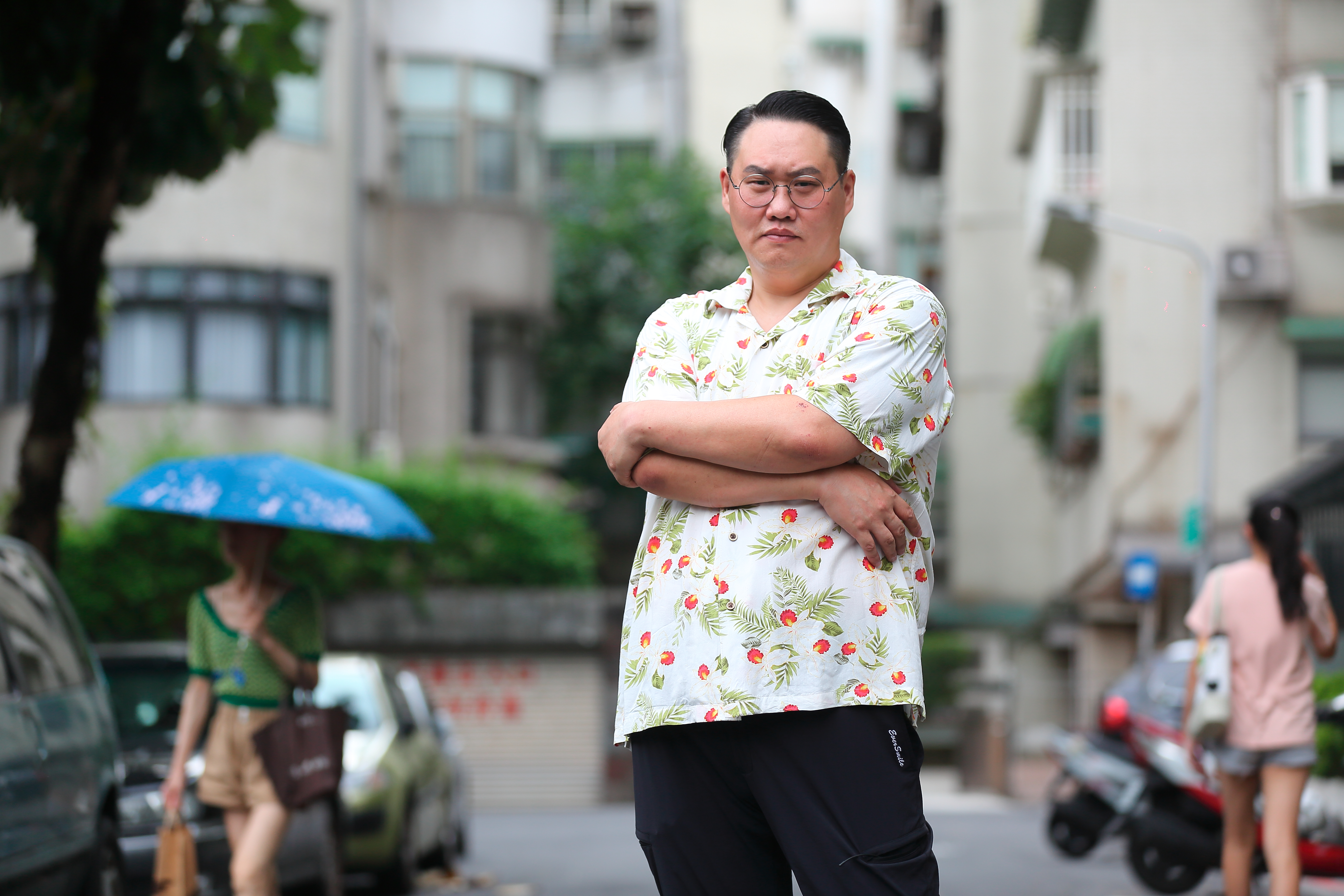 蘭小明年輕時個性衝動，完全不甩對方是多大咖的角頭，一言不合就把人押走。