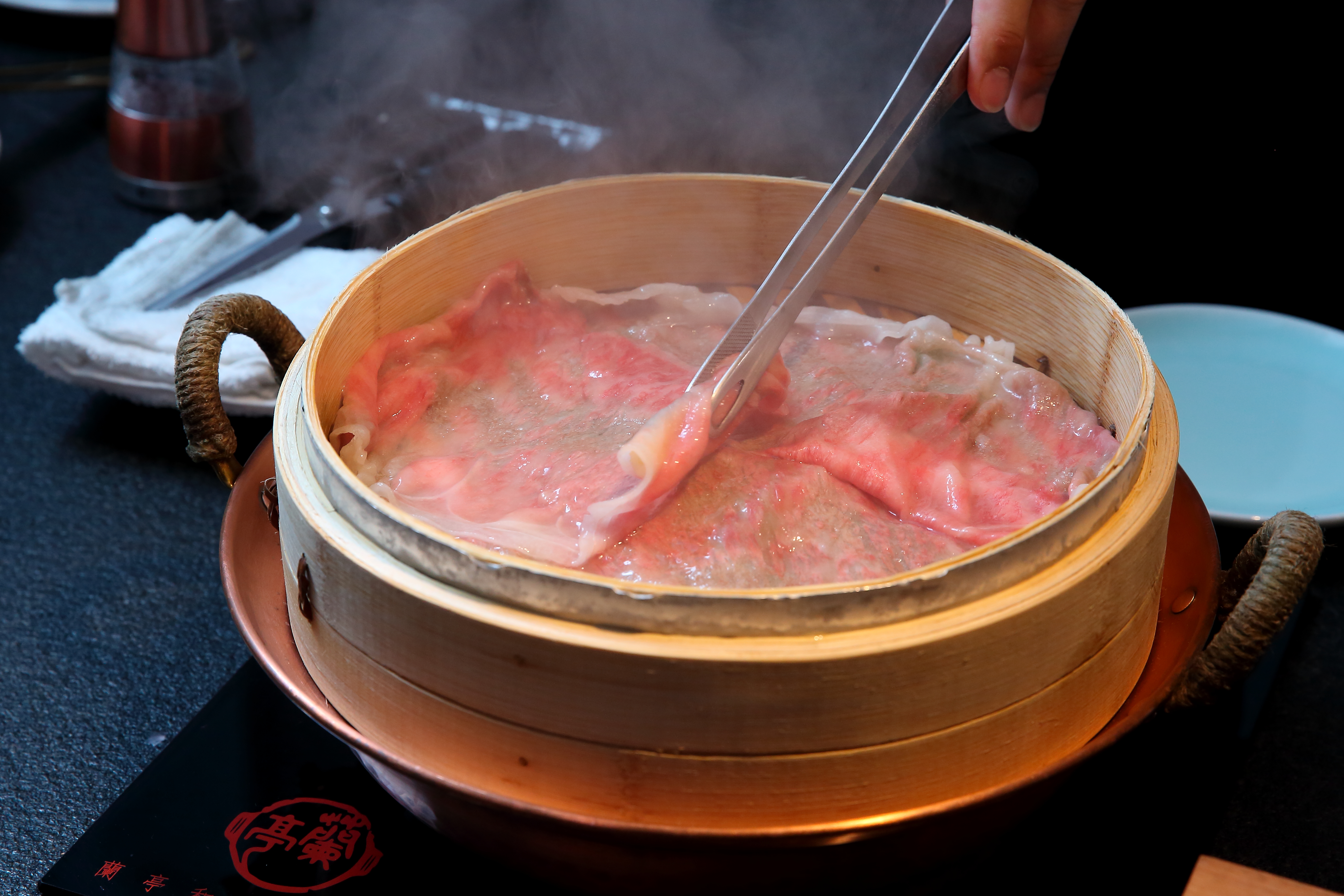 從日本進口的A5級、BMS12的「王女の貞」和牛肉，是蘭小明招攬客人最大的武器。