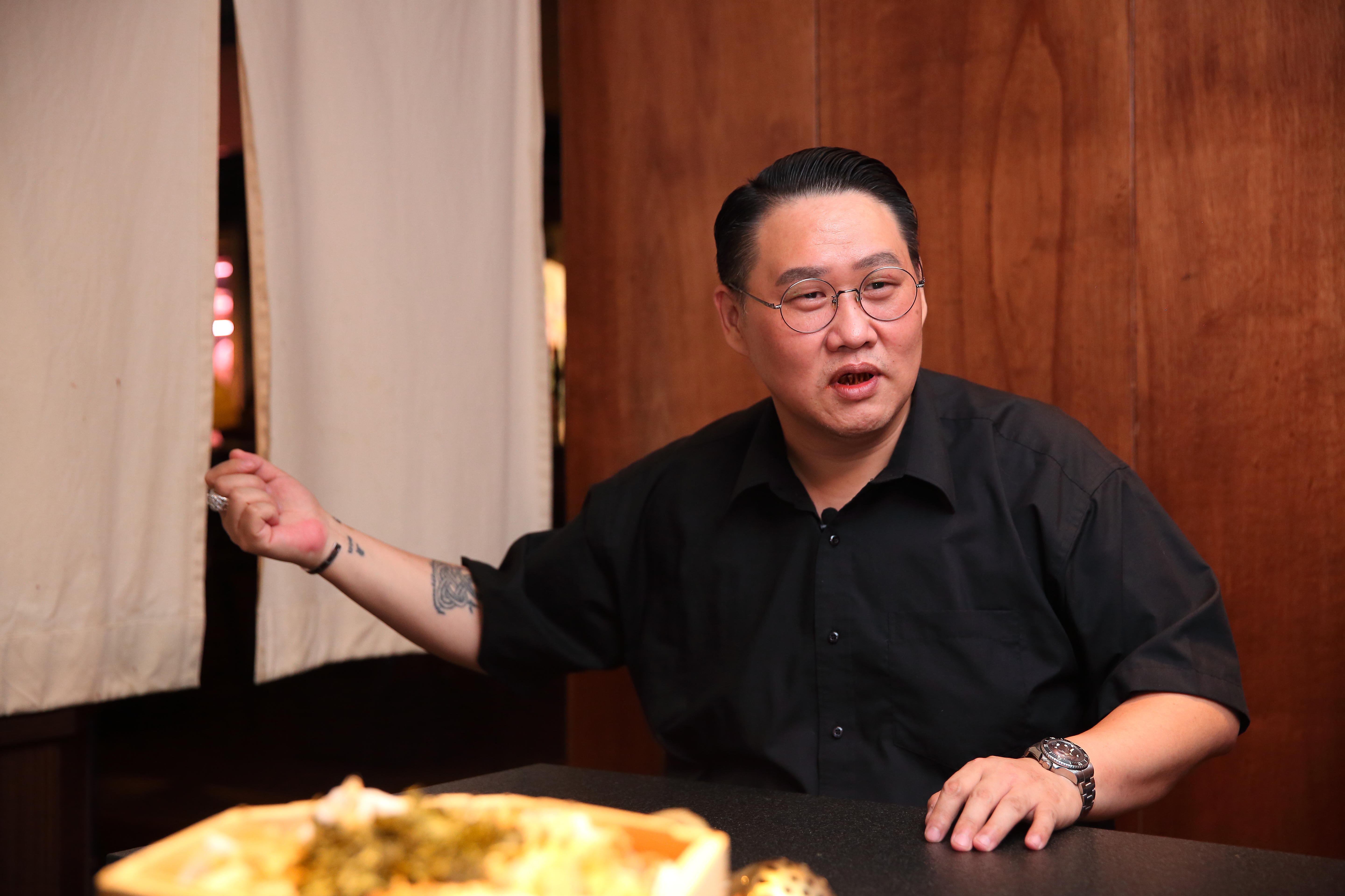 今年9月，蘭小明和蘭亭餐廳總監郭建億重返校園，報名師範大學的商業管理專班進修。