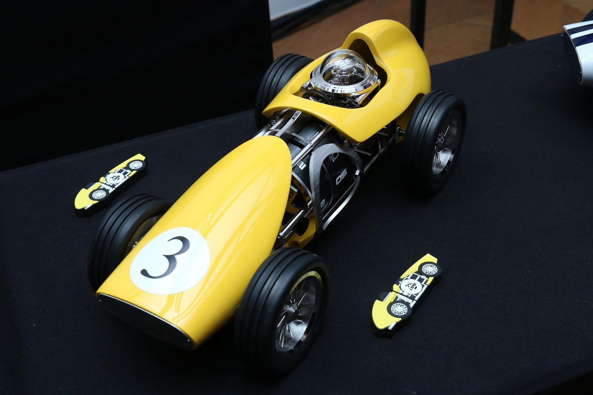 首度參展的L’Epée 1839,帶來「L’Epée Fast Time」座鐘,古董賽車造型配合獨特的上鏈、調校時間方式,讓人愛不釋手!全球限量100座,建議售價新台幣98萬元。
