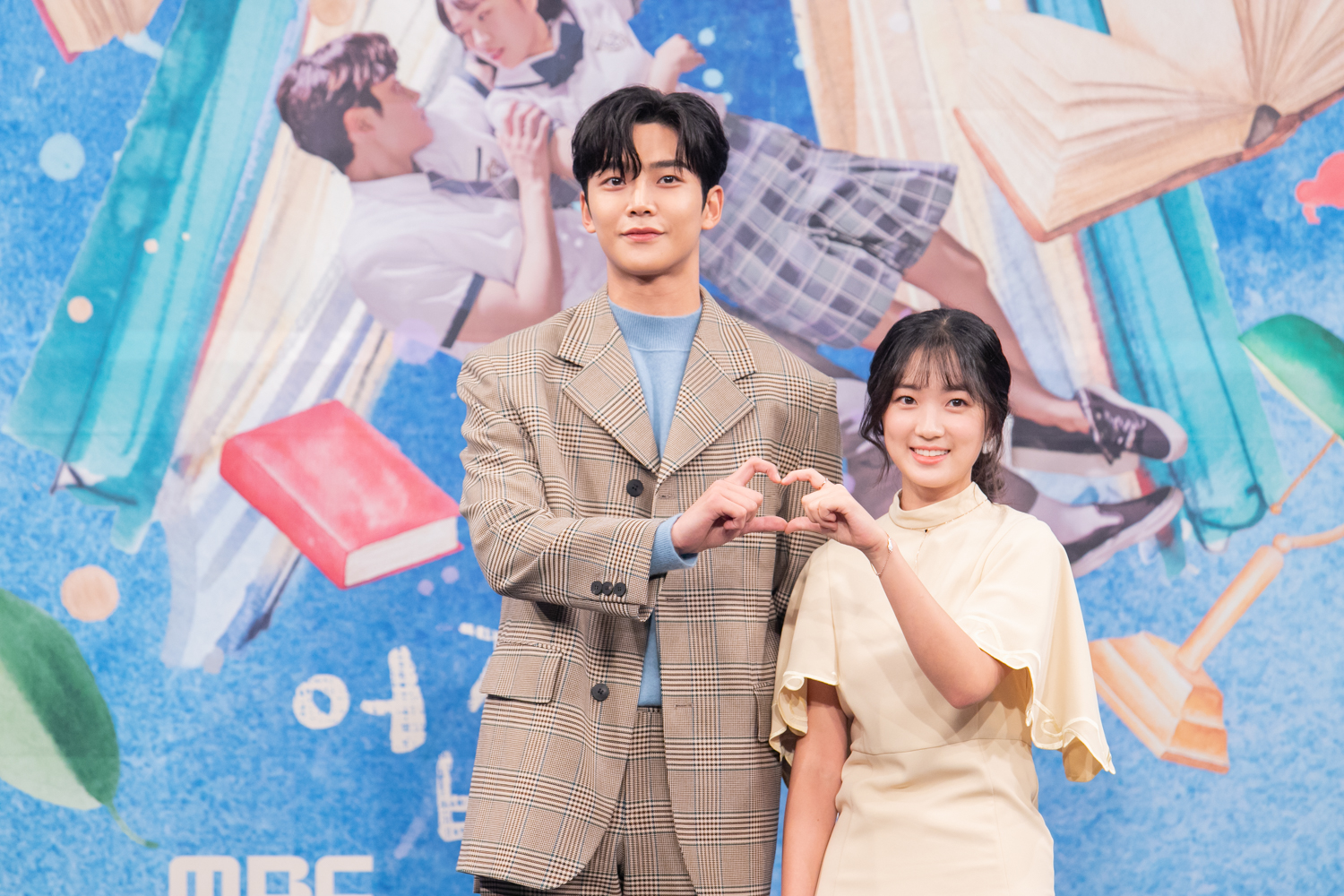 《偶然發現的一天》由金惠允、路雲擔任男女主角。（KKTV提供）