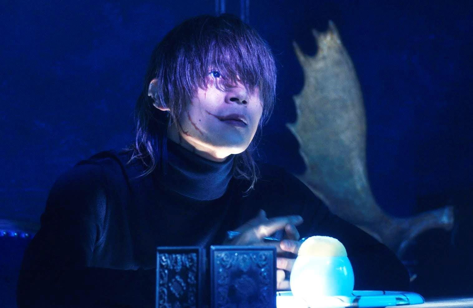 窪田正孝在《殺手餐廳》中飾演殺手「疤皮」。(天馬行空提供)