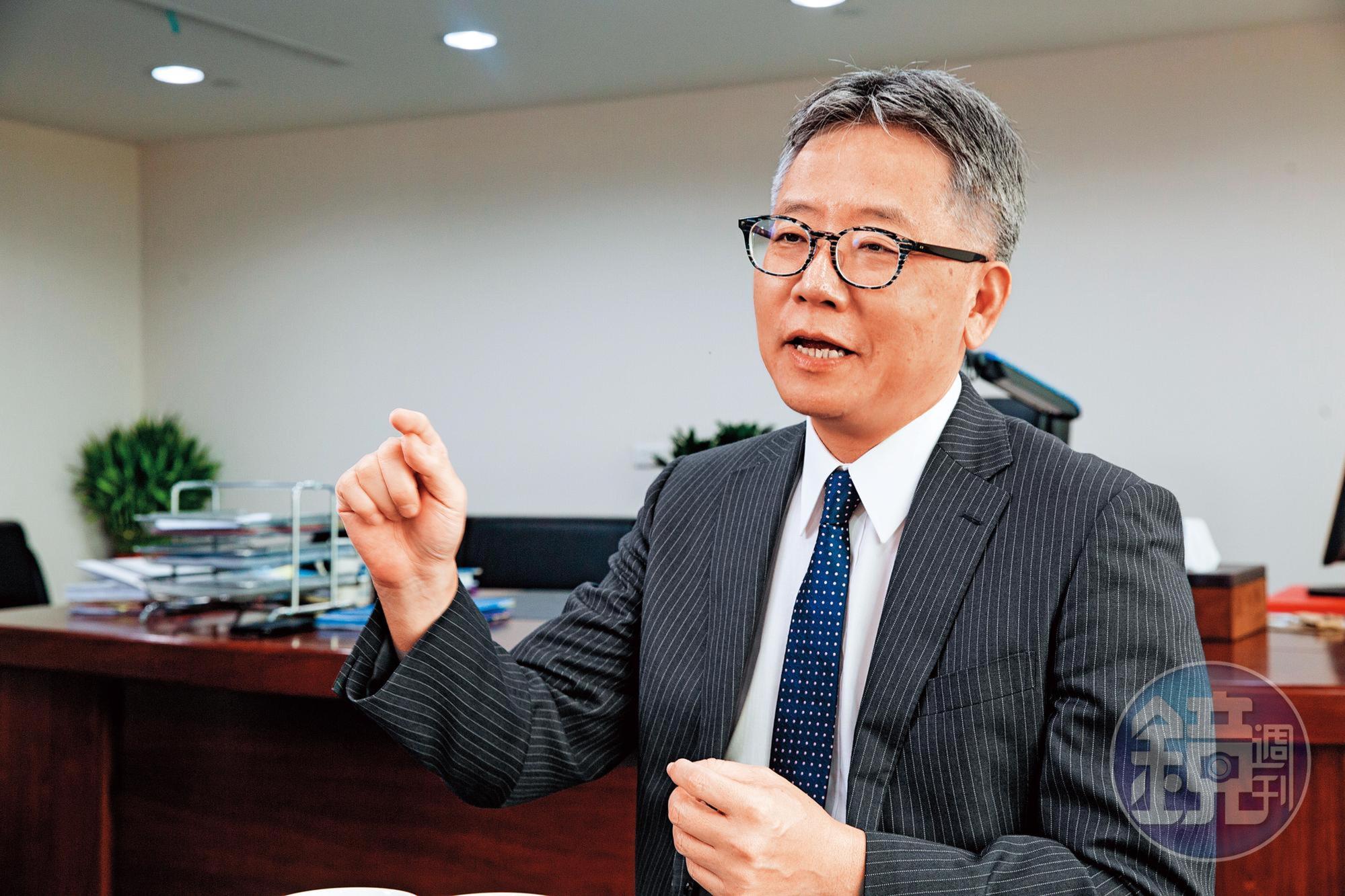 金融消費評議中心主委兼總經理卓俊雄表示，保險公司的催告通知，必須有寄送到達的事實才具效力。
